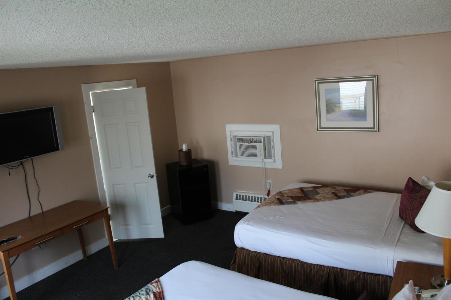 Capri Motel photo 20