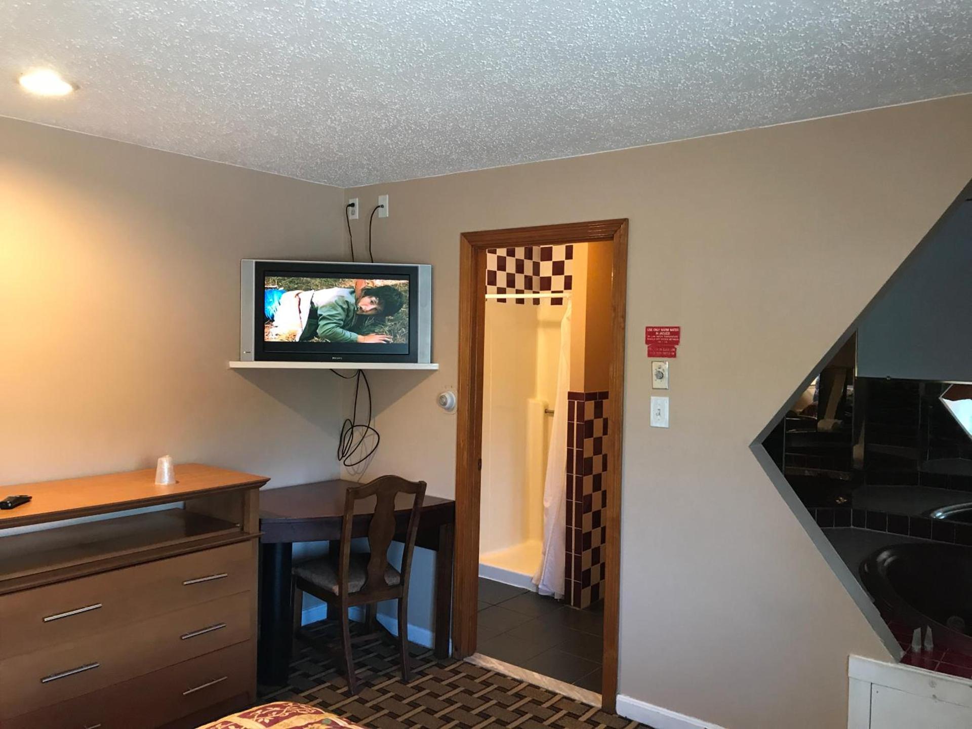 Capri Motel photo 71
