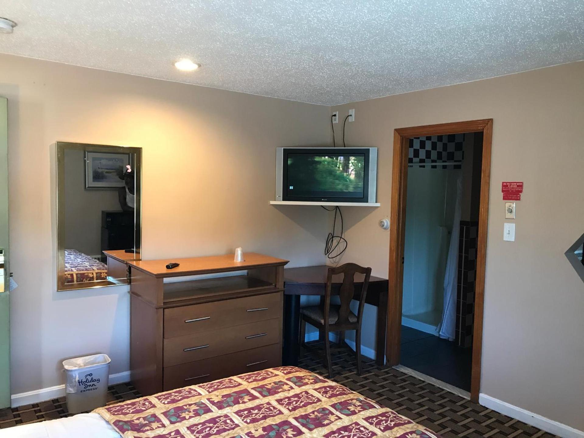 Capri Motel photo 78