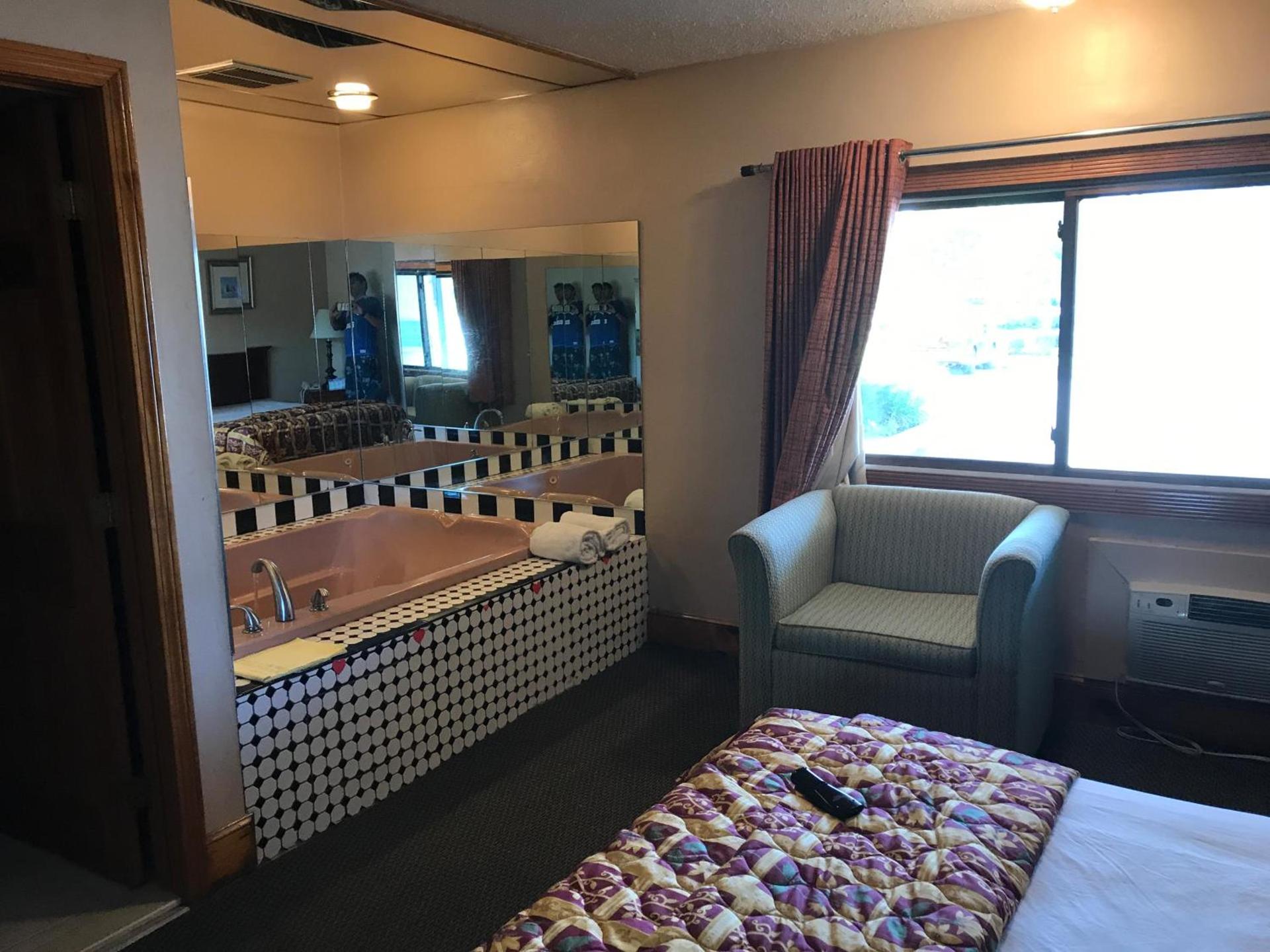 Capri Motel photo 49