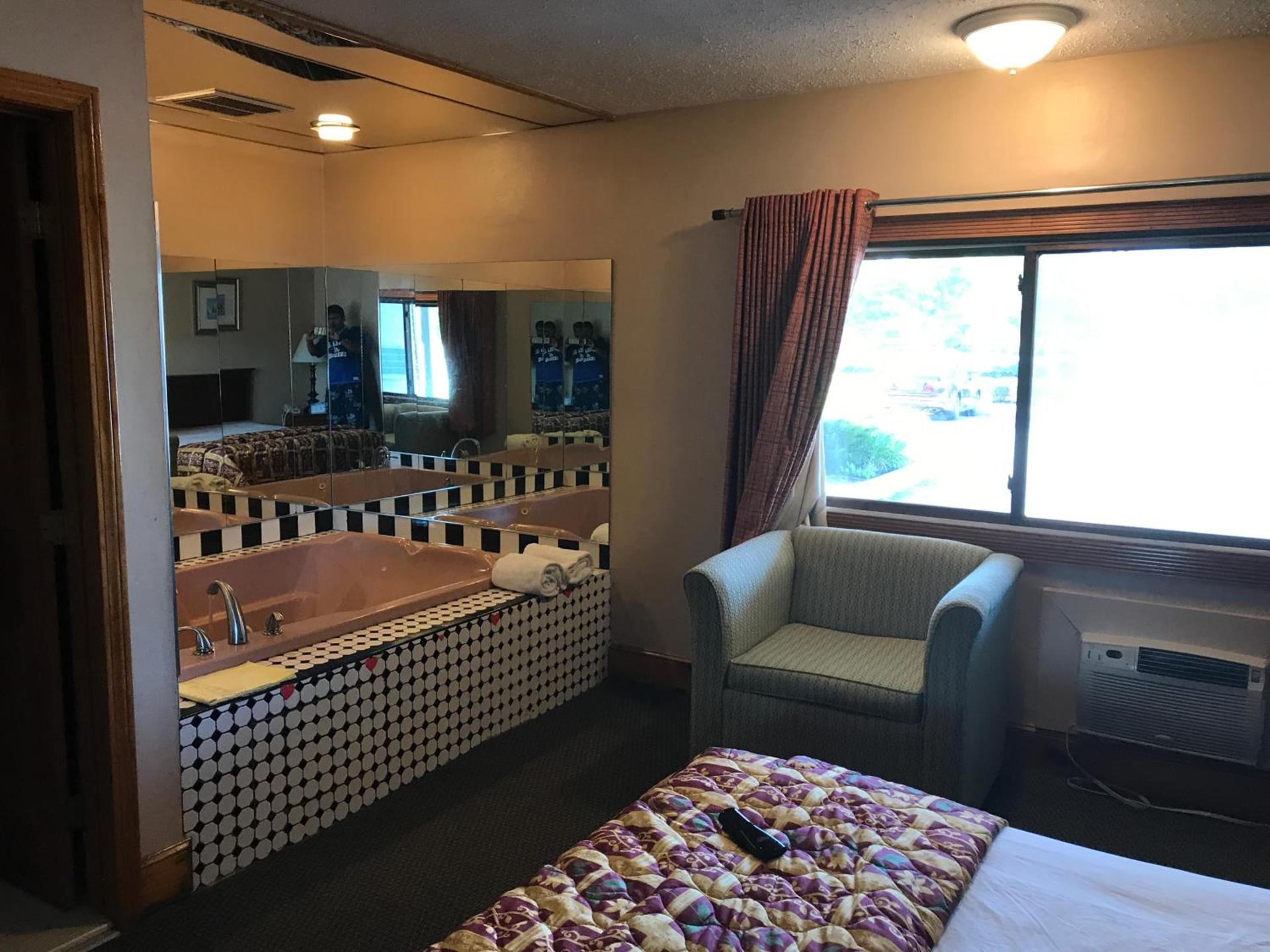 Capri Motel photo 61