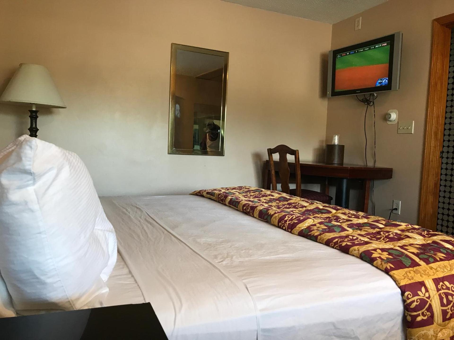 Capri Motel photo 43