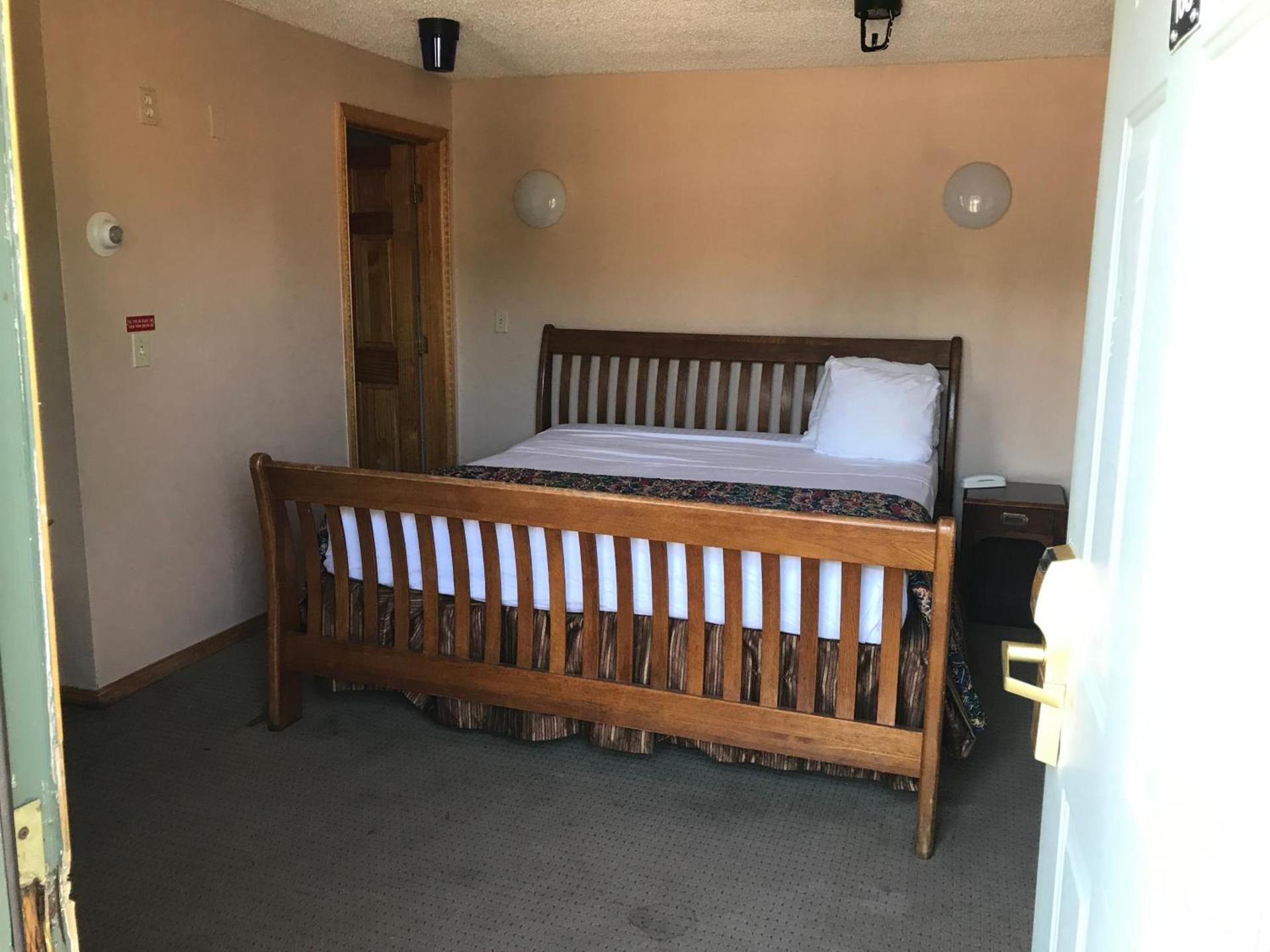 Capri Motel photo 48