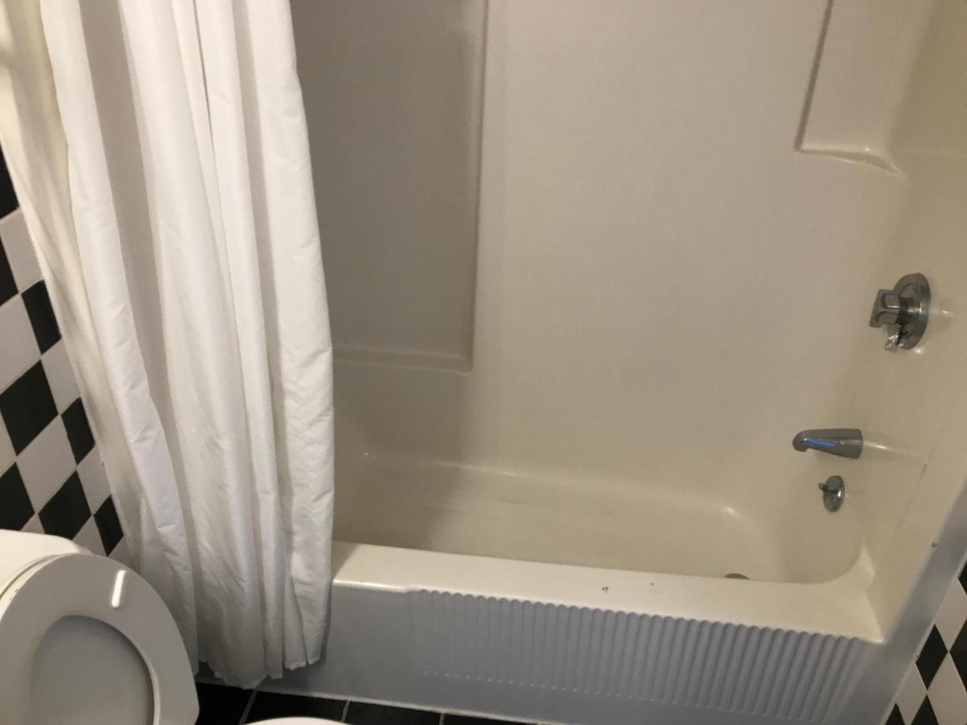 Capri Motel photo 96