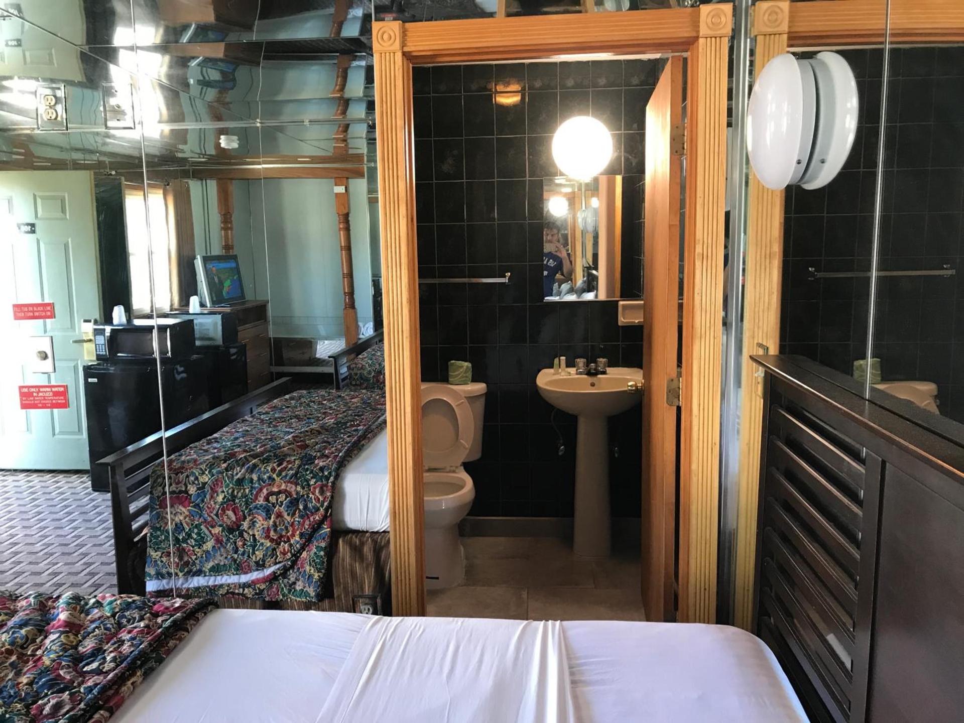Capri Motel photo 80