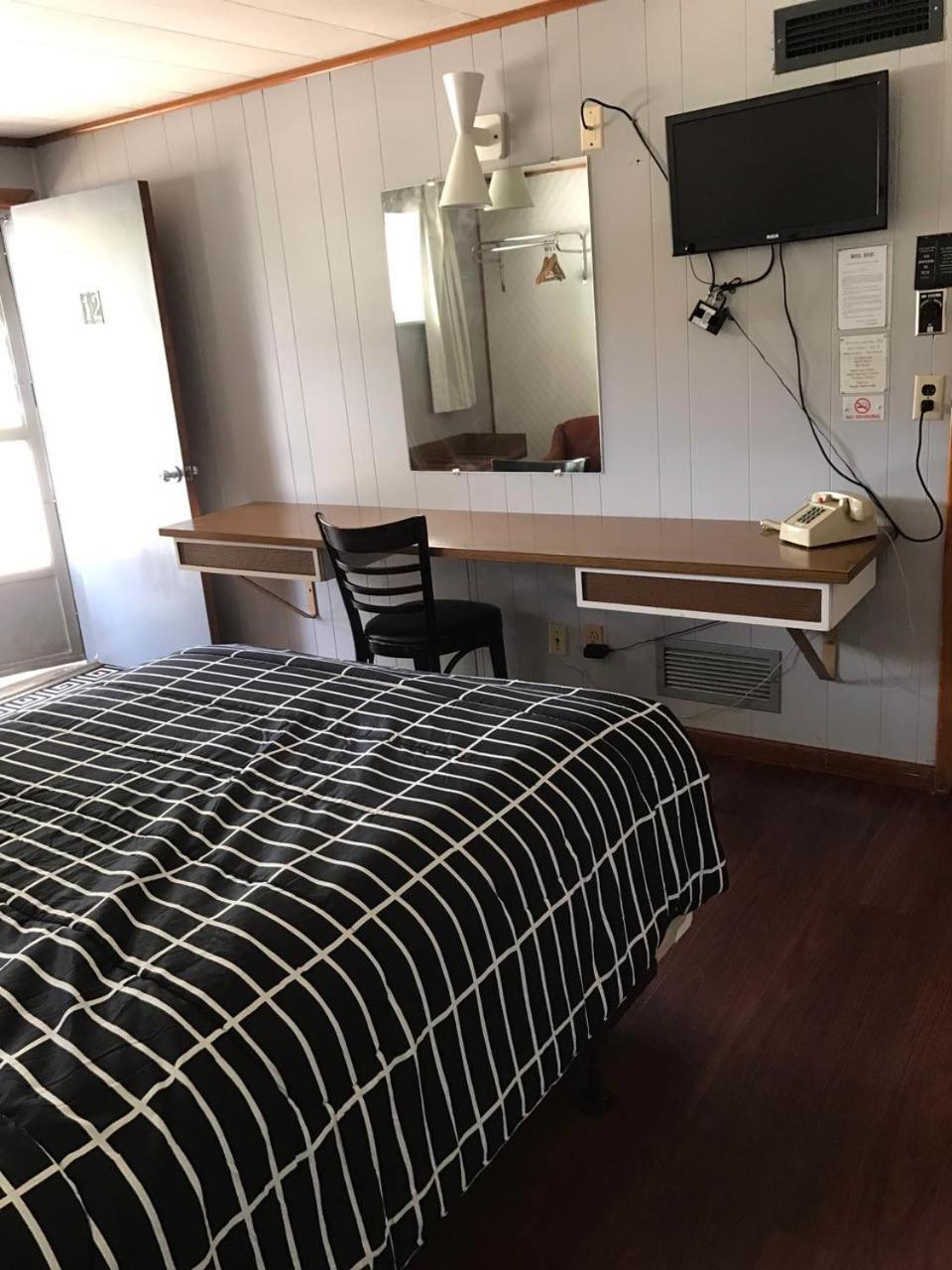 Melody Motor Lodge photo 37
