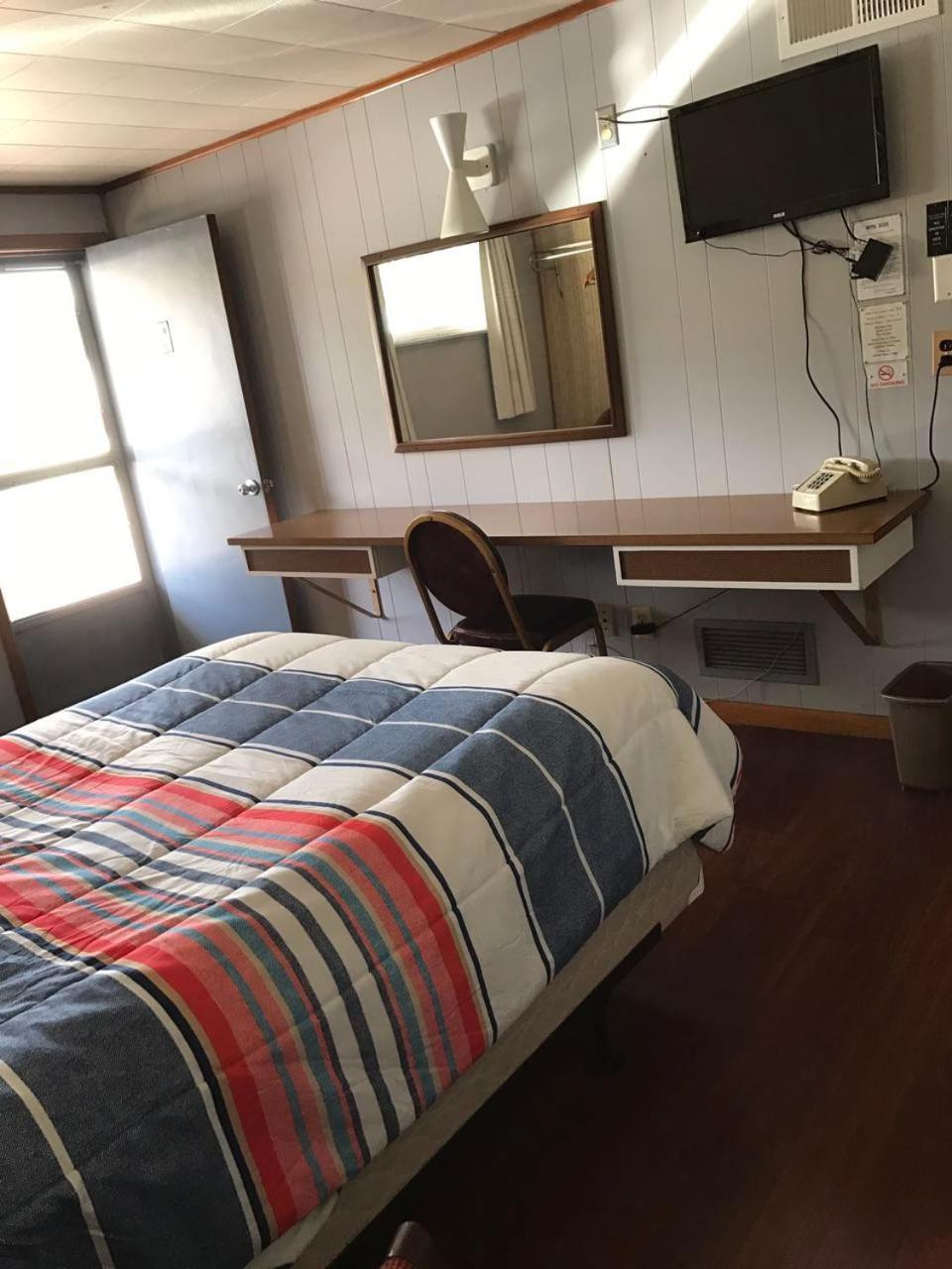 Melody Motor Lodge photo 26