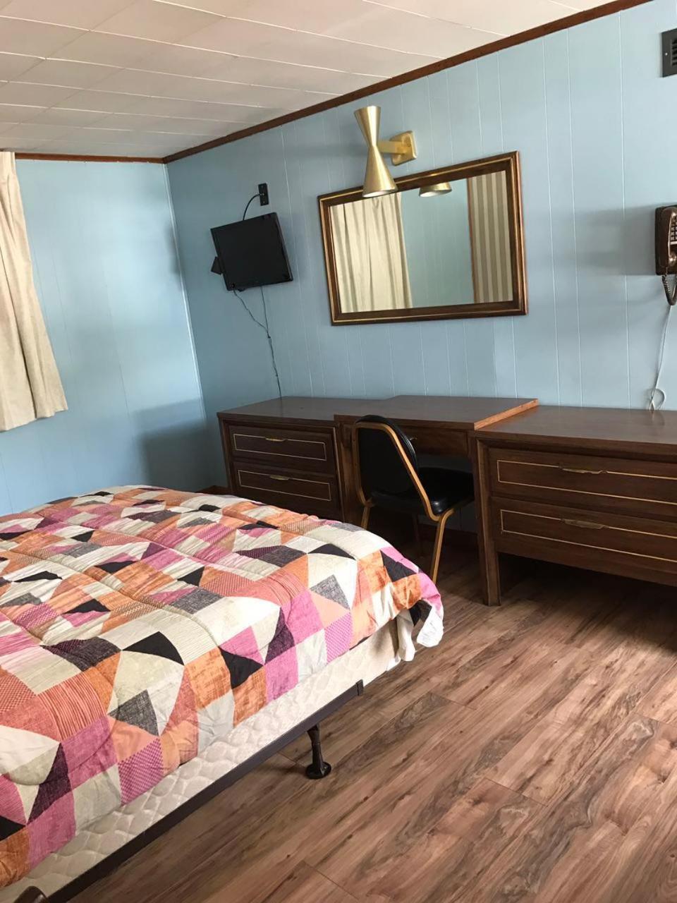 Melody Motor Lodge photo 34