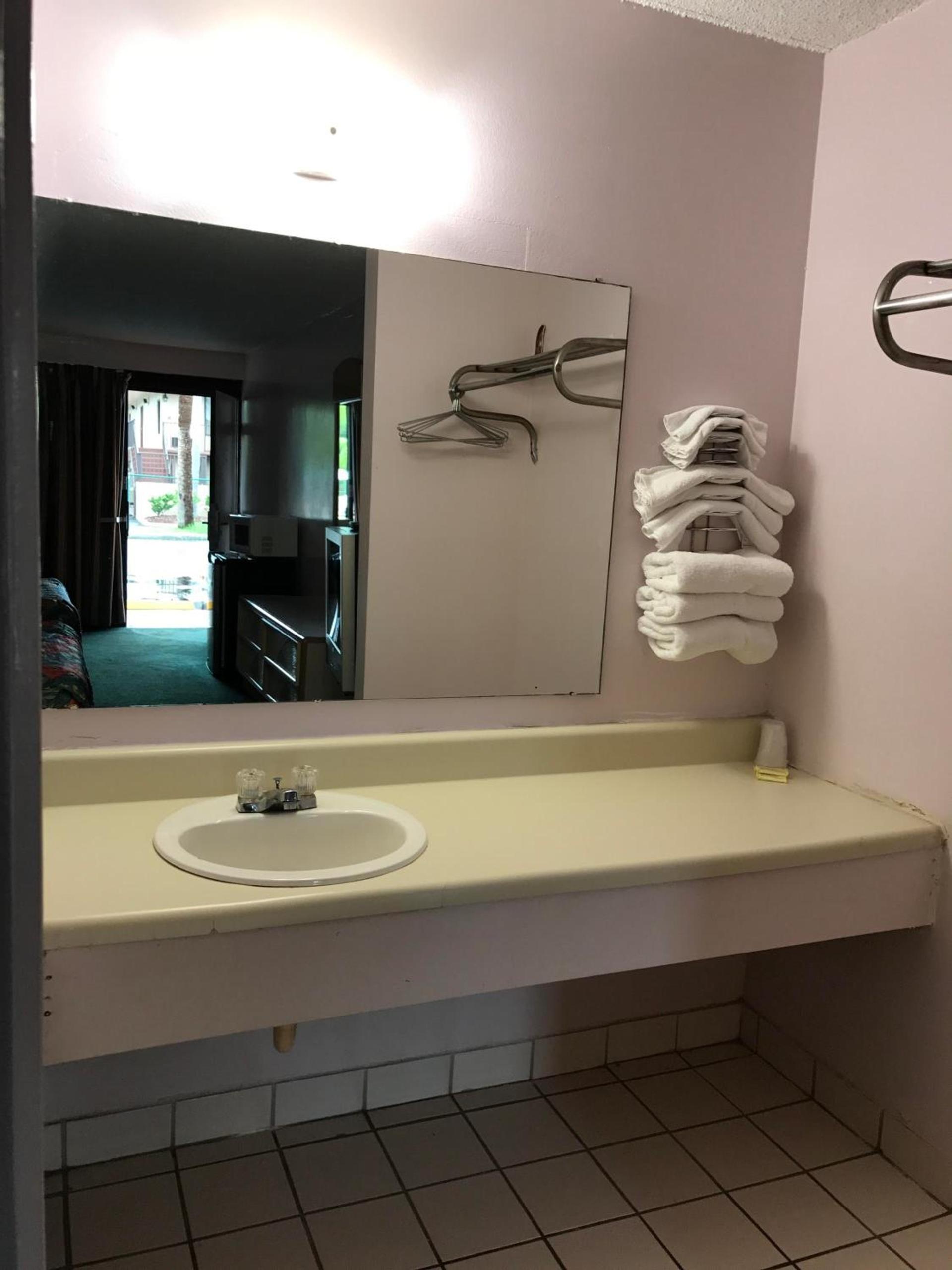Enterprise Motel photo 12