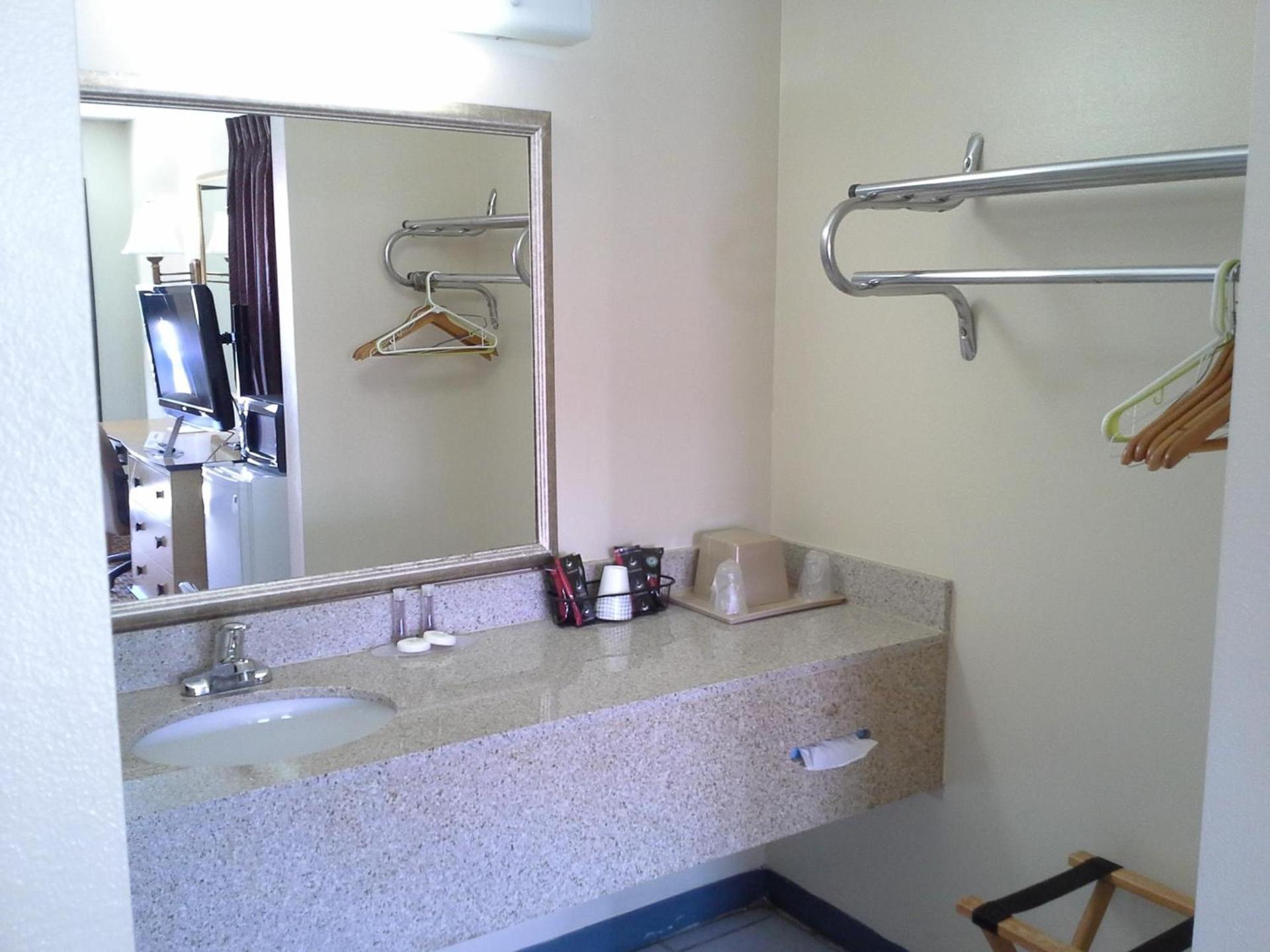 Regency 7 Motel photo 35
