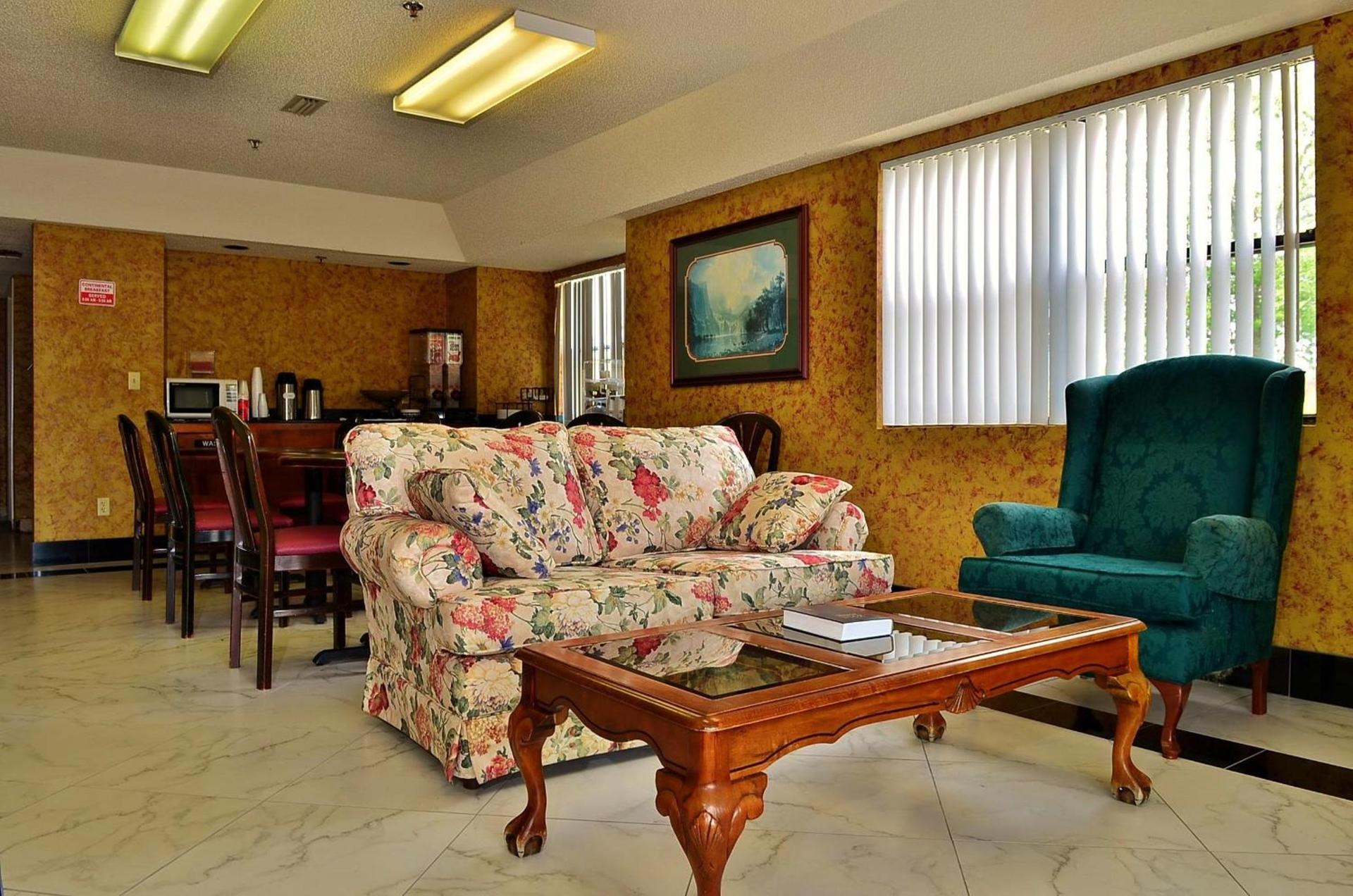 Executive Inn Opp photo 8