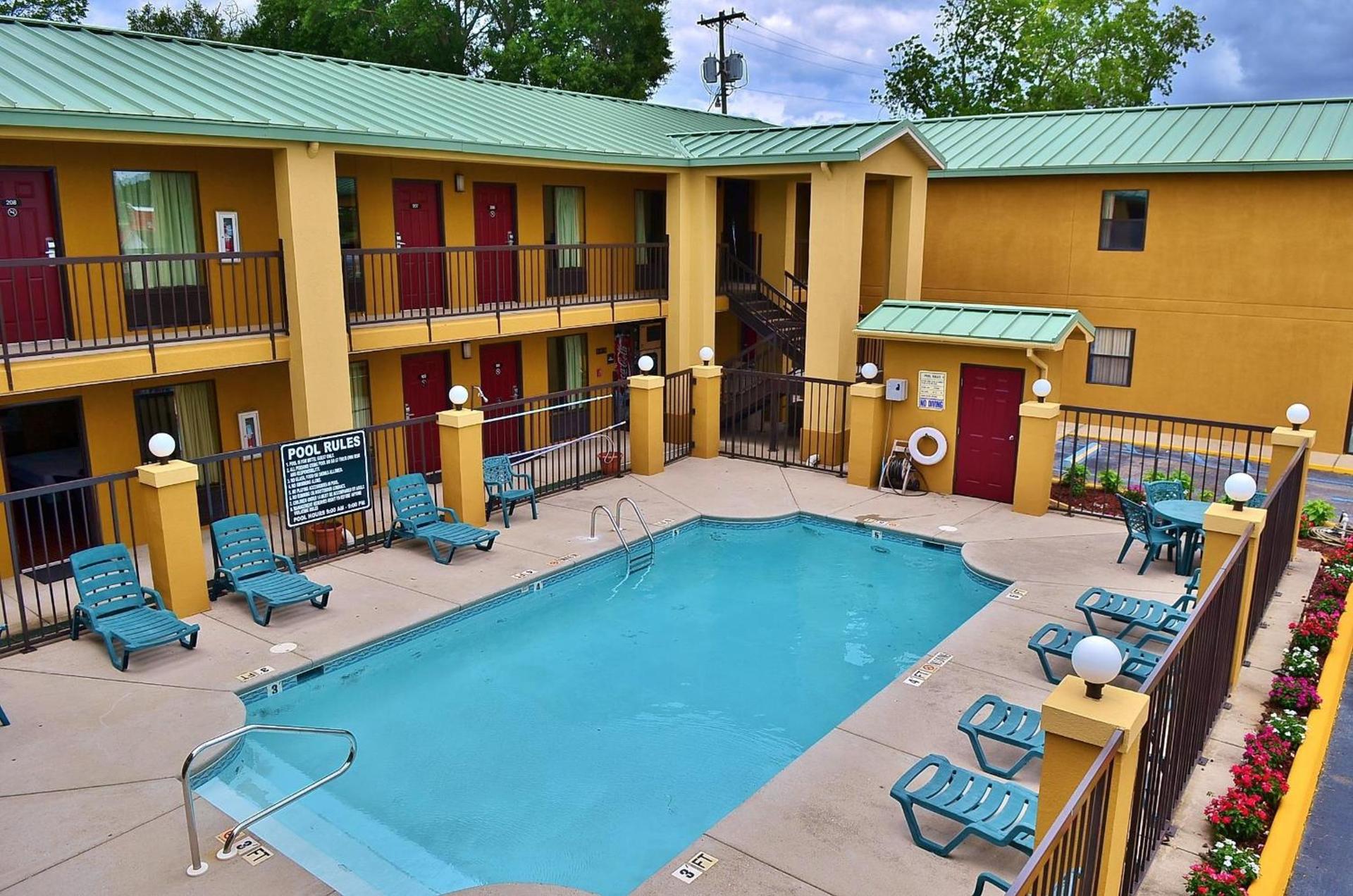 Executive Inn Opp photo 5