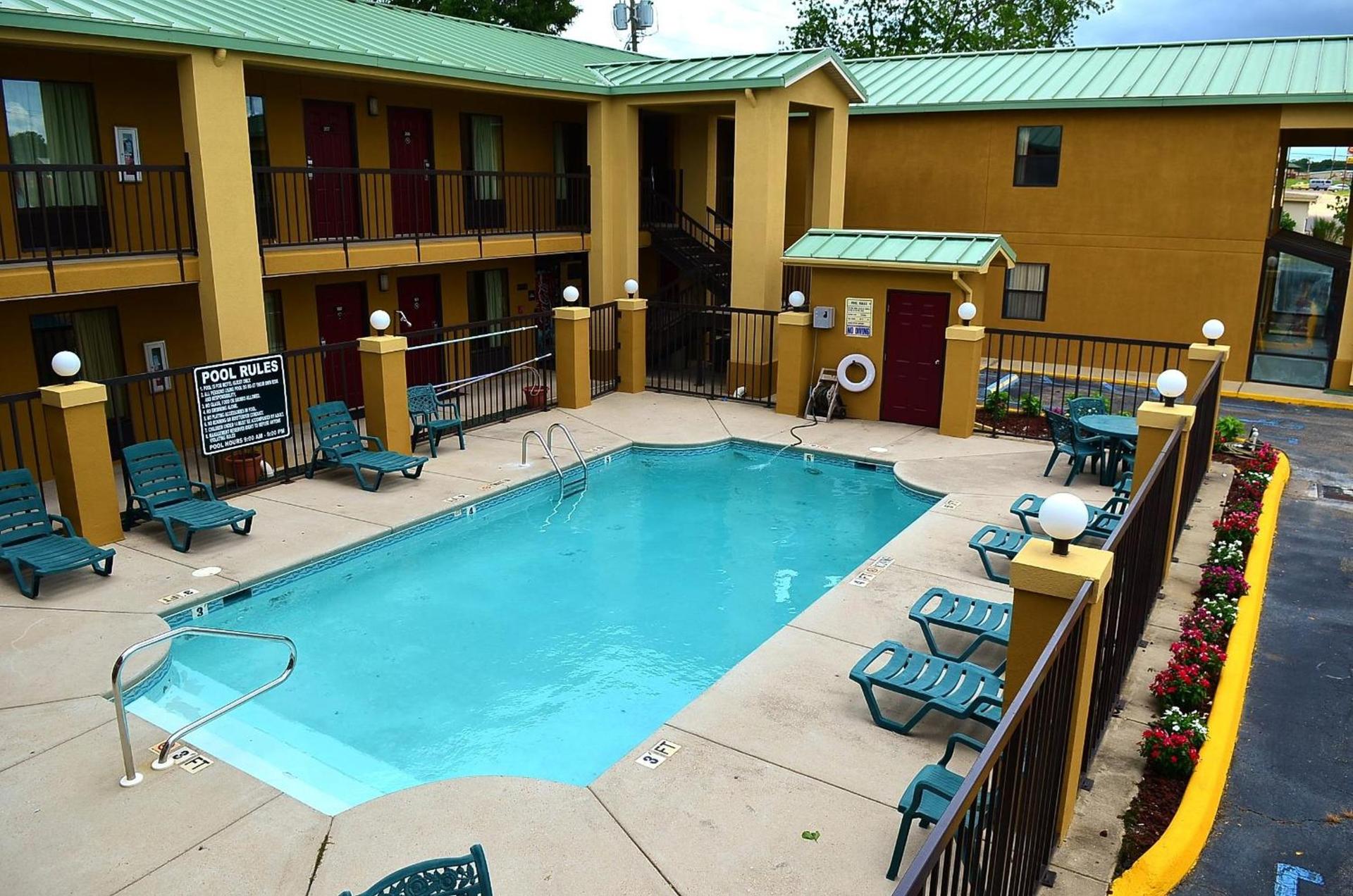 Executive Inn Opp photo 4