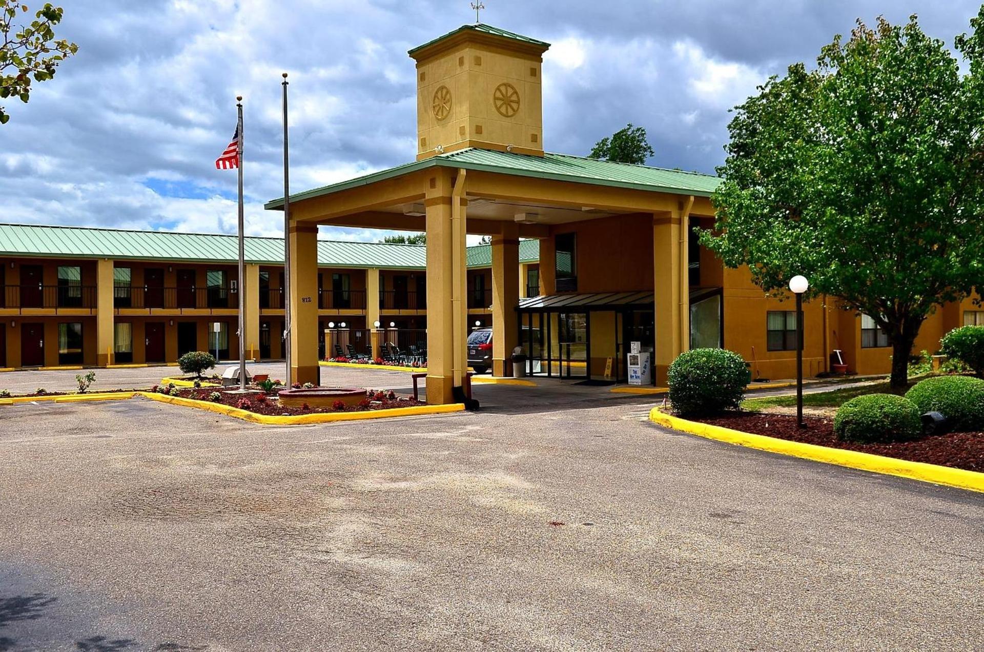 Executive Inn Opp photo 6