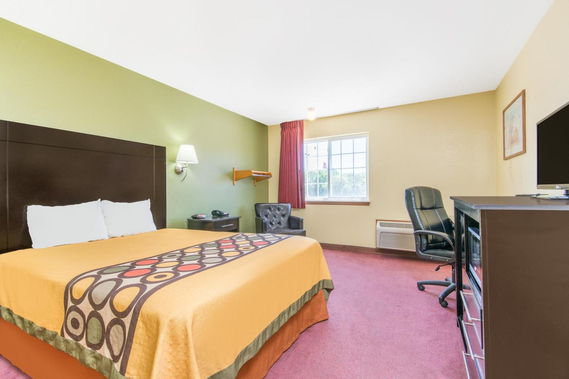 Super 8 by Wyndham Moriarty photo 22