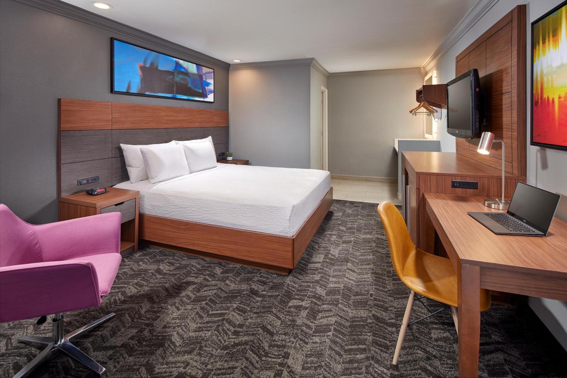 Studio Inn & Suites at Promenade Downey photo 6