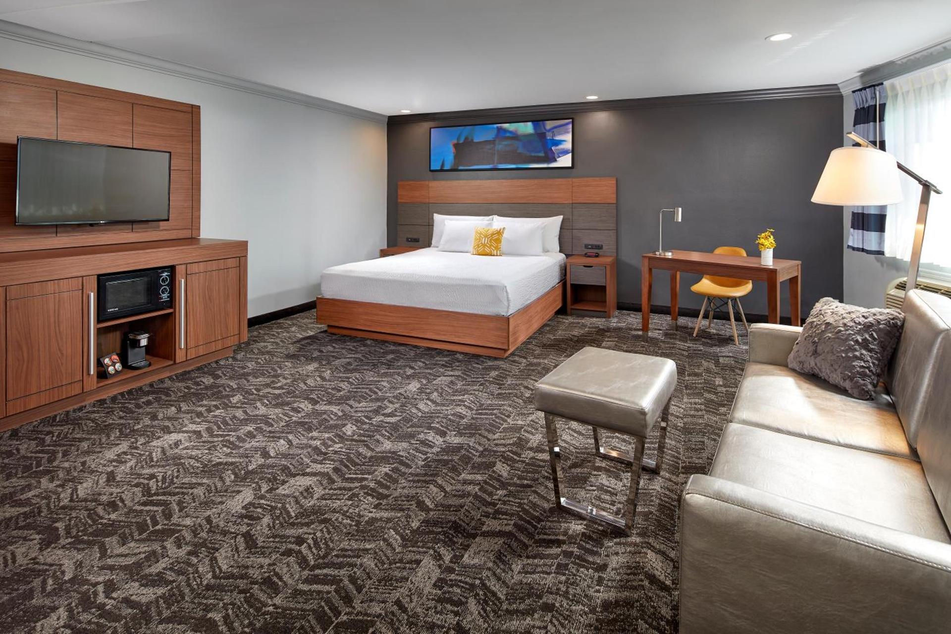 Studio Inn & Suites at Promenade Downey photo 9