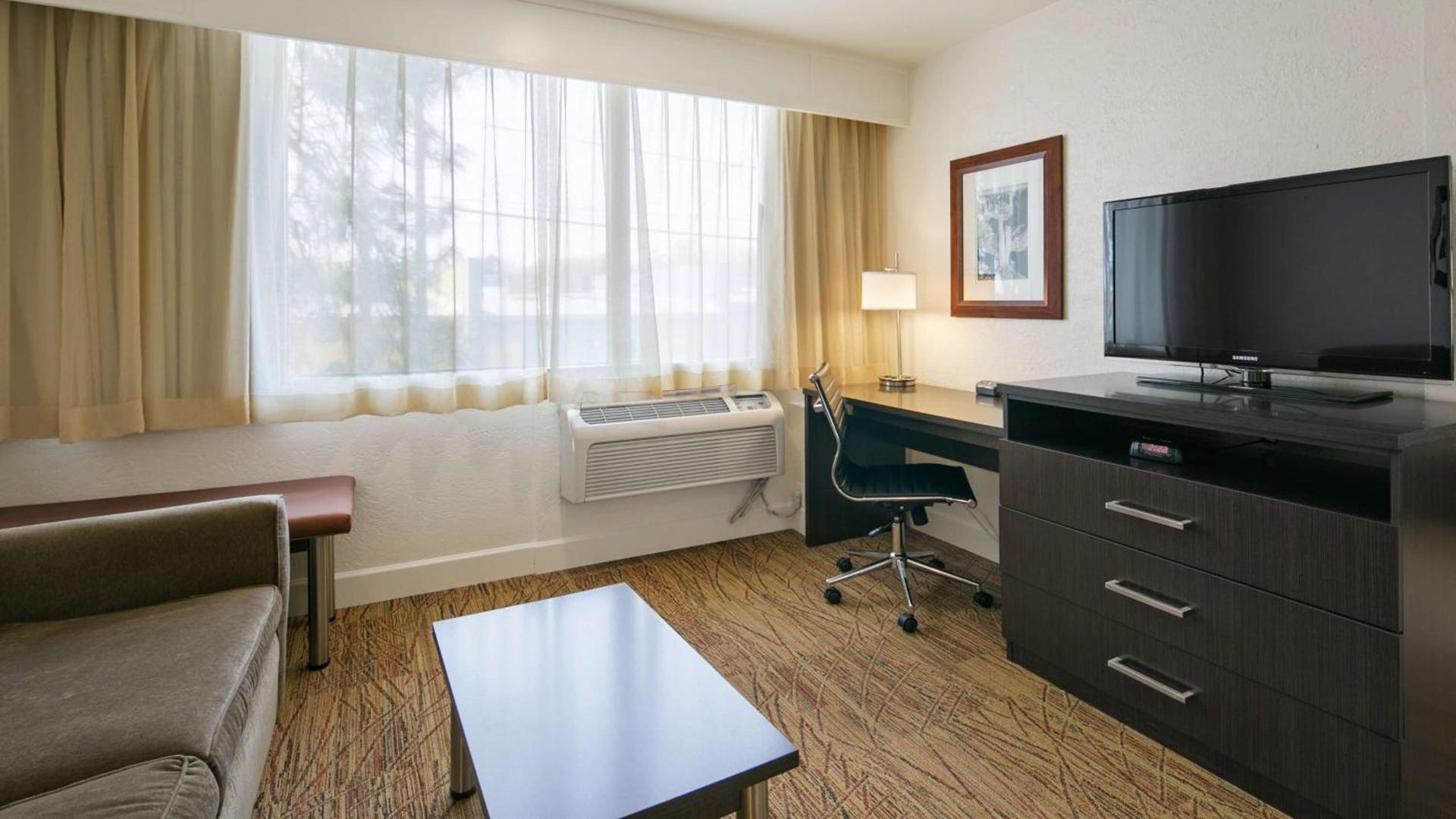 Best Western Pony Soldier Inn & Suites photo 16