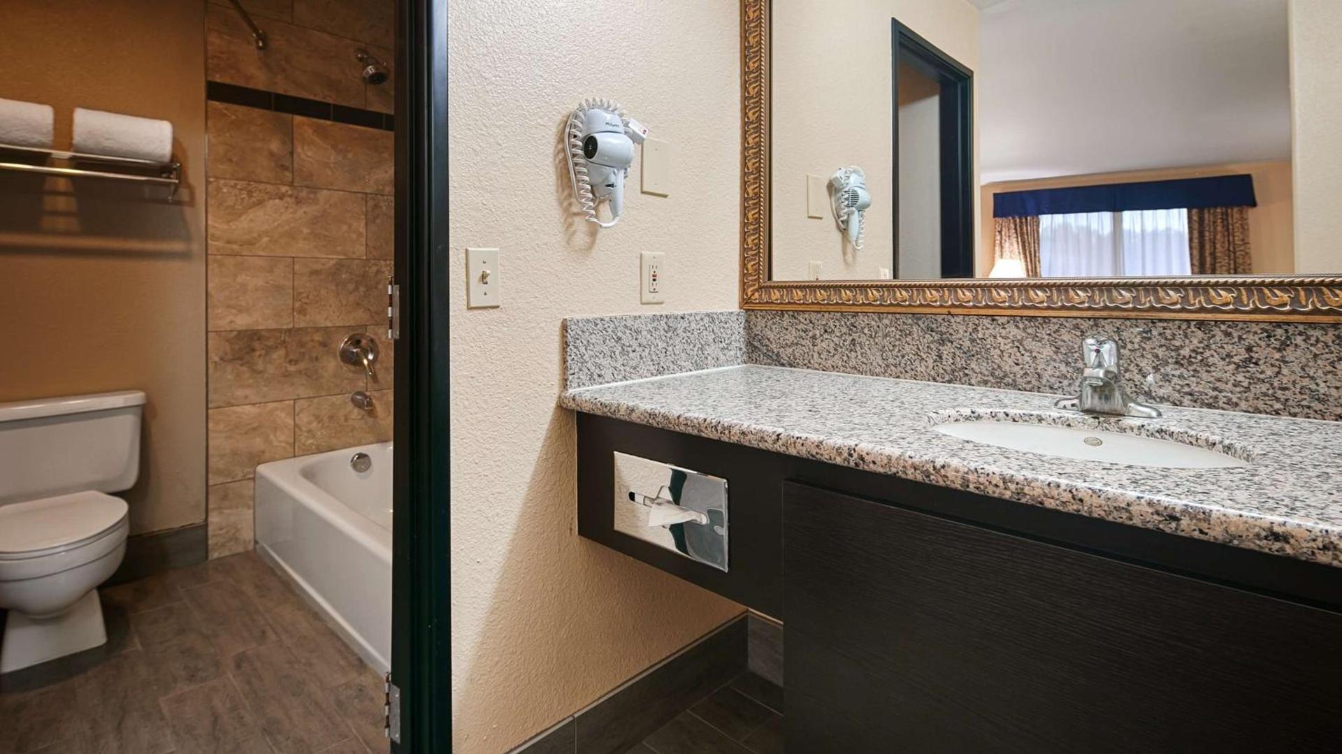 Best Western Desert Villa Inn photo 18