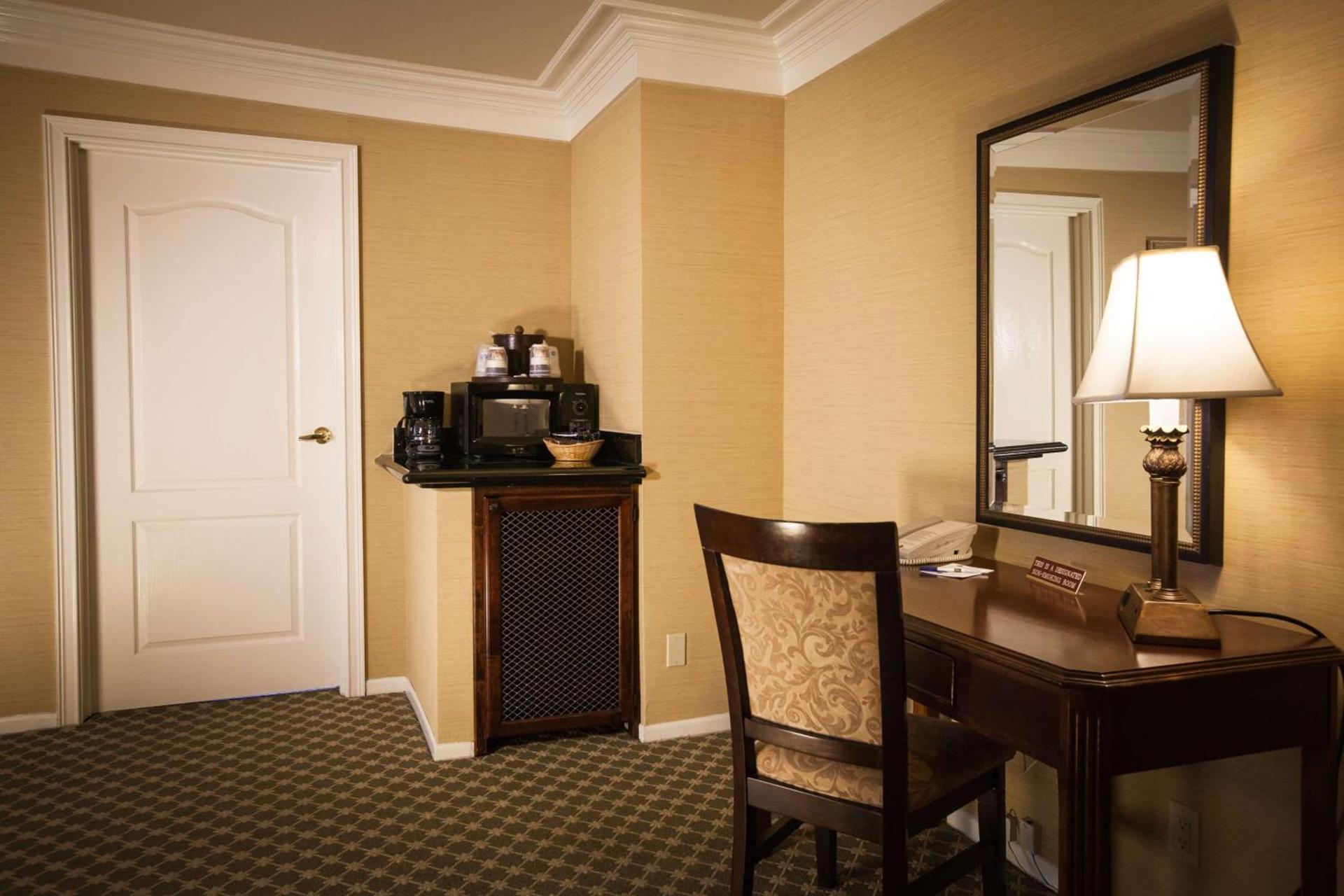 Best Western Plus Sunset Plaza Hotel photo 14