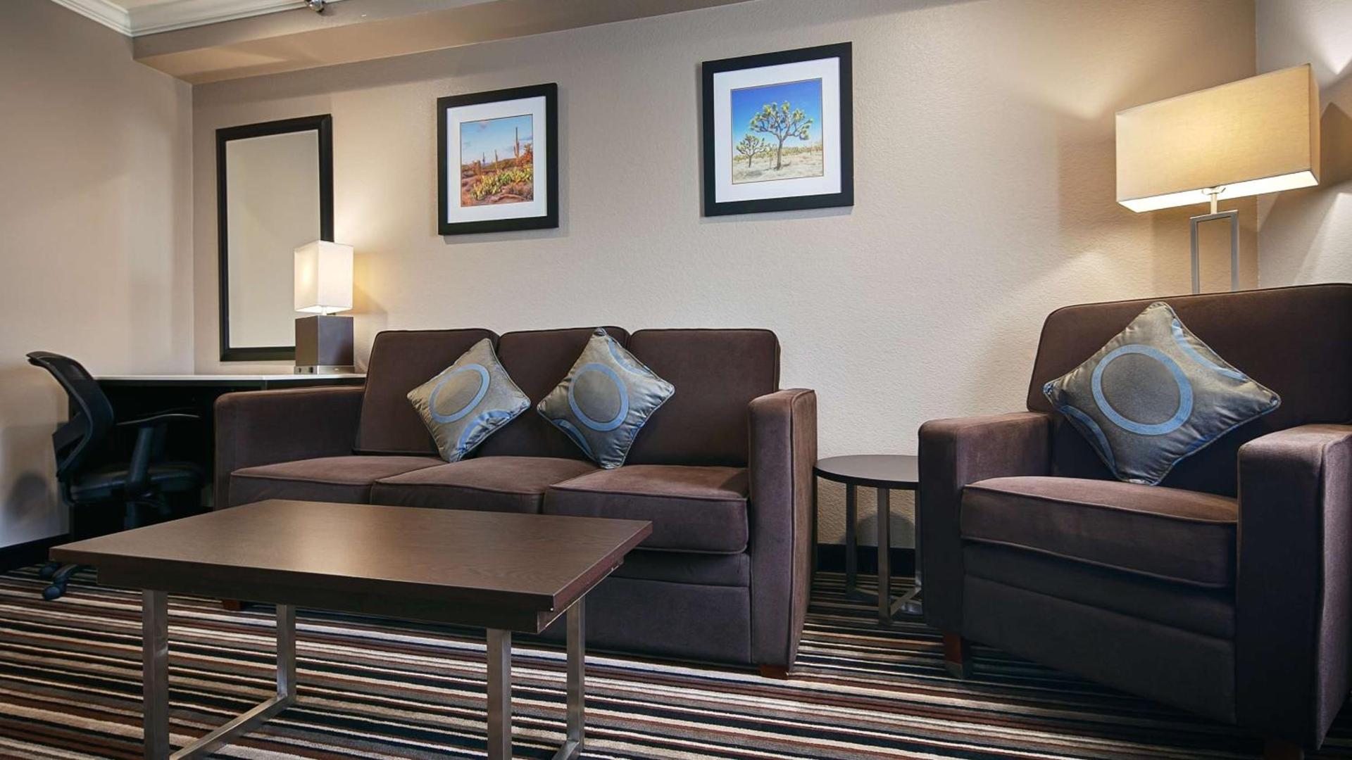 Best Western Plus Diamond Valley Inn photo 13