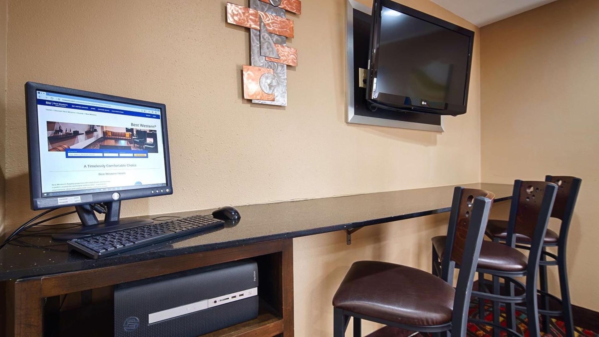 Best Western Cedar Inn photo 10