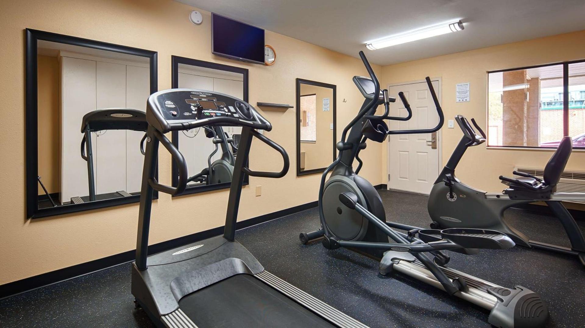 Best Western Cedar Inn photo 8