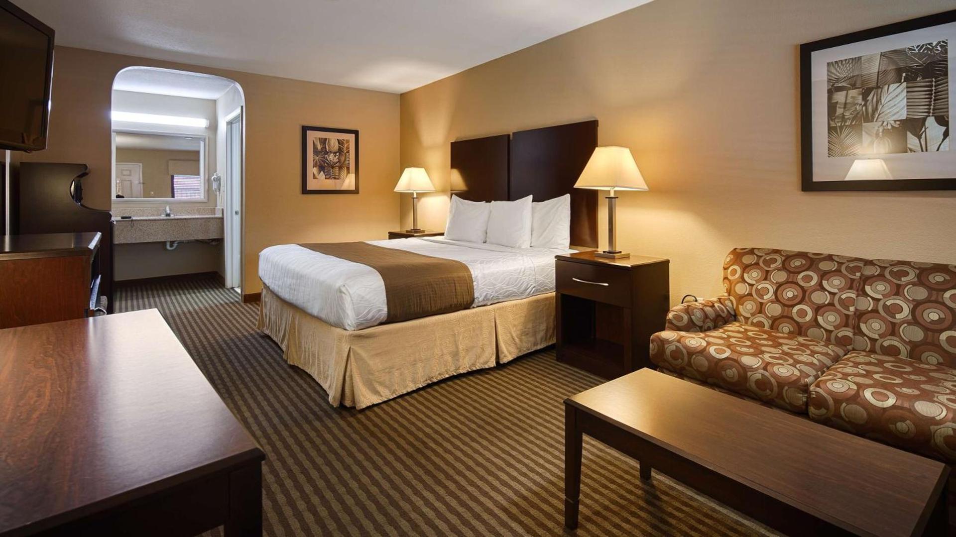 Best Western Cedar Inn photo 6