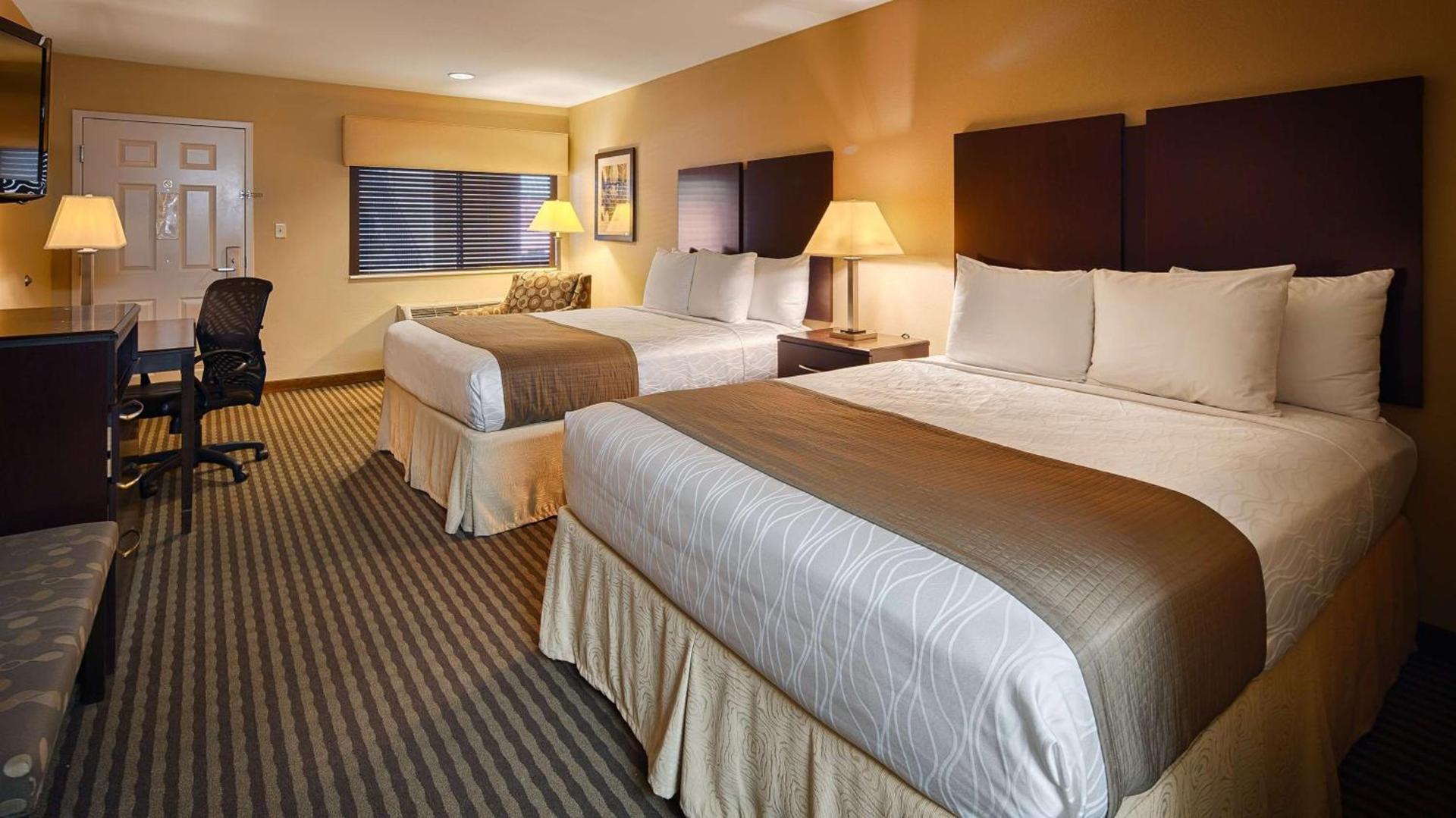 Best Western Cedar Inn photo 3