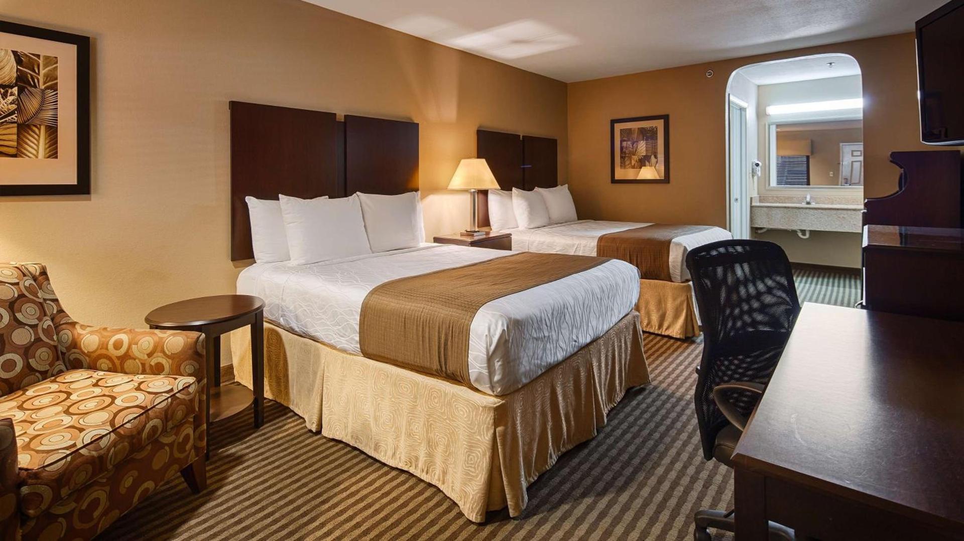 Best Western Cedar Inn photo 7