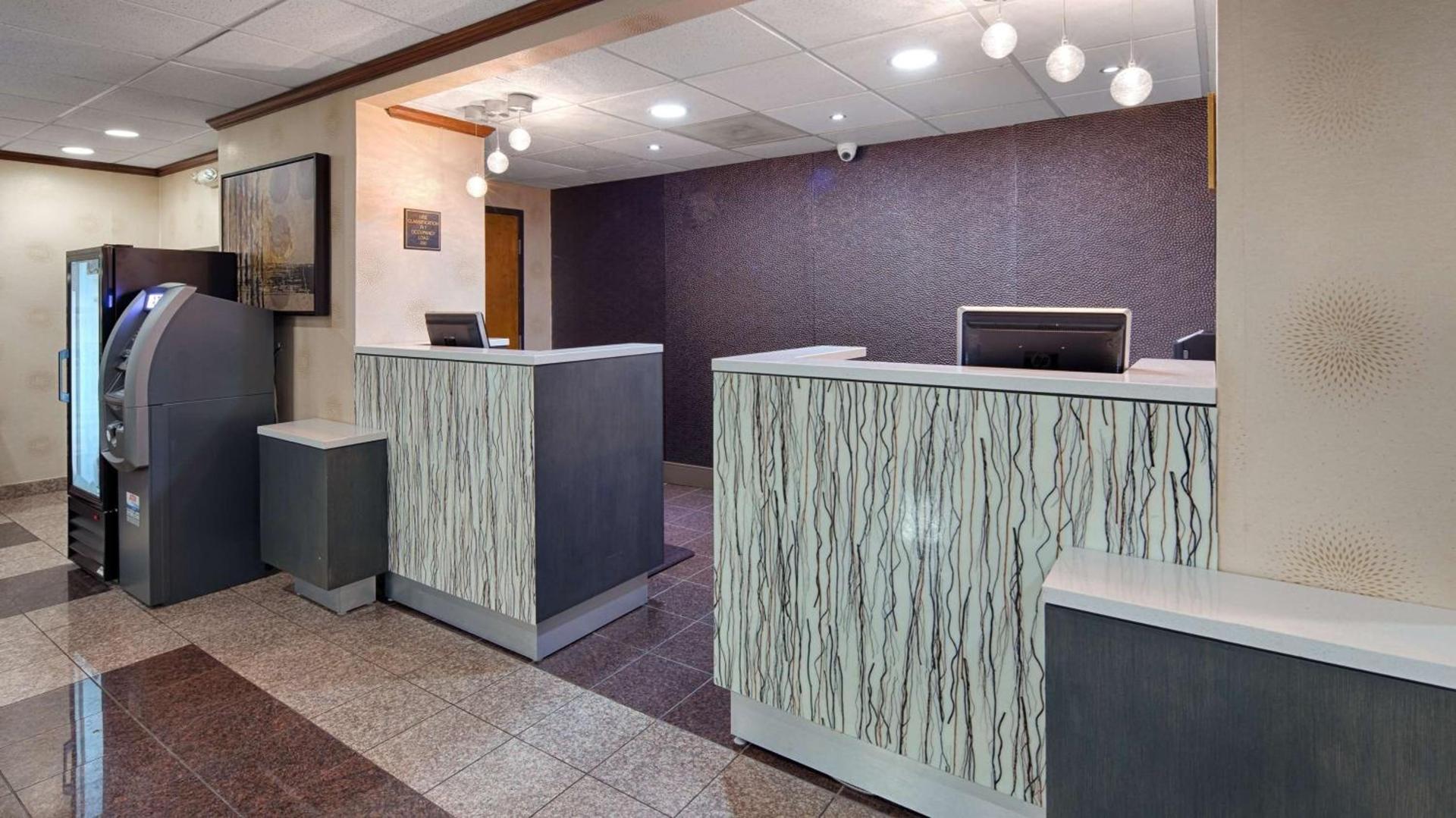 Best Western Plus Richmond photo 2