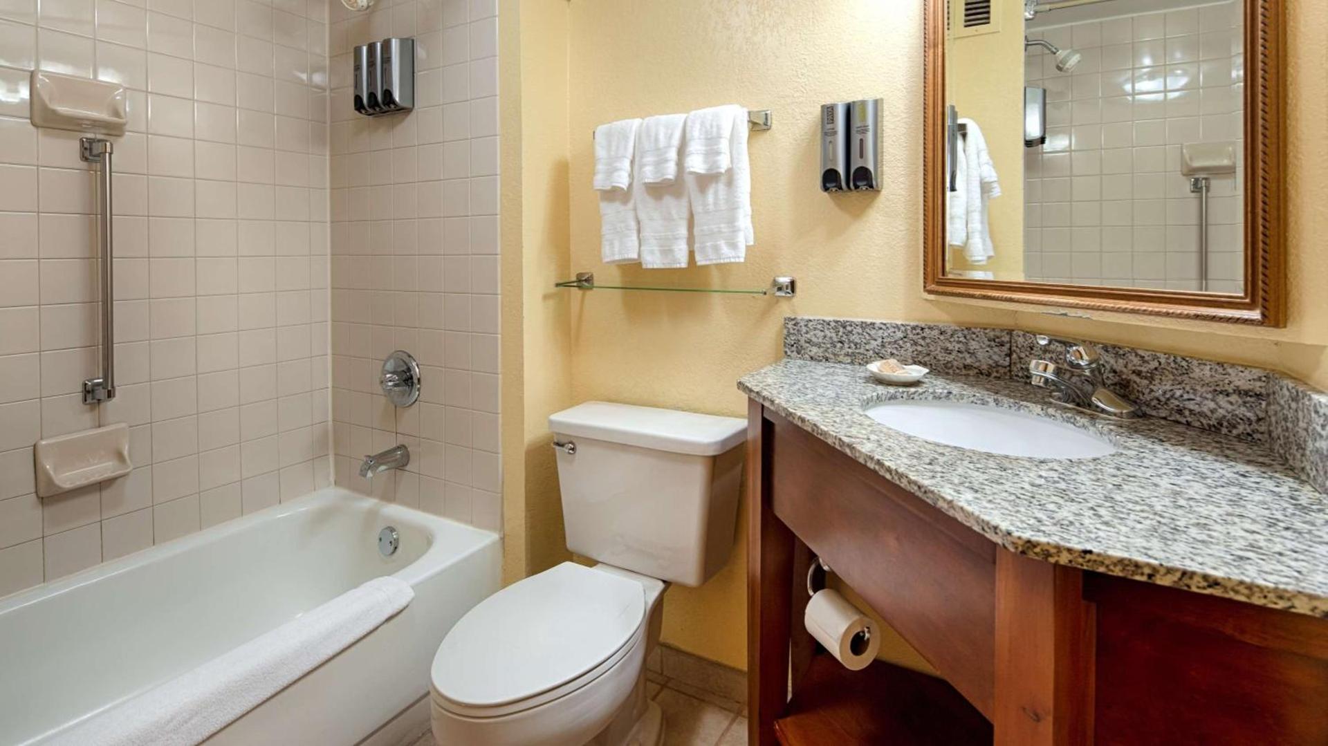 Best Western Plus Richmond photo 28