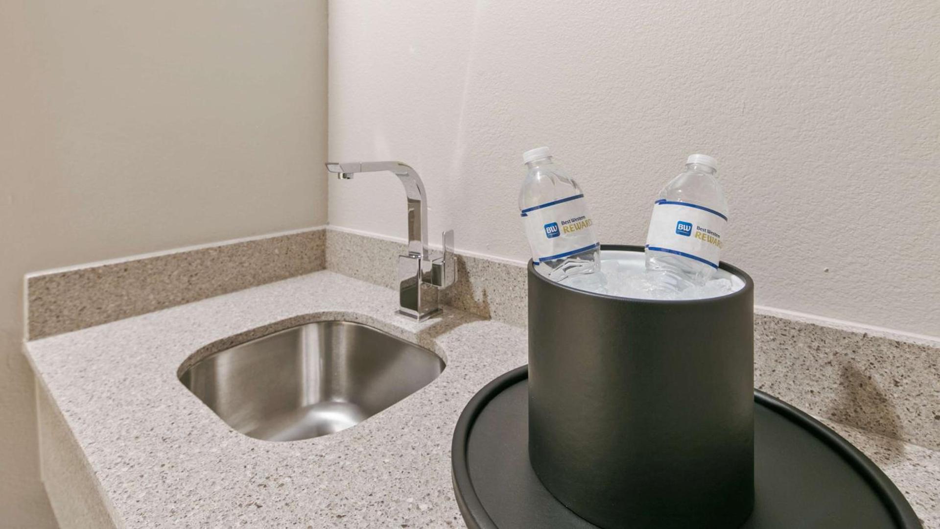 Best Western Plus Houston Atascocita Inn & Suites photo 12