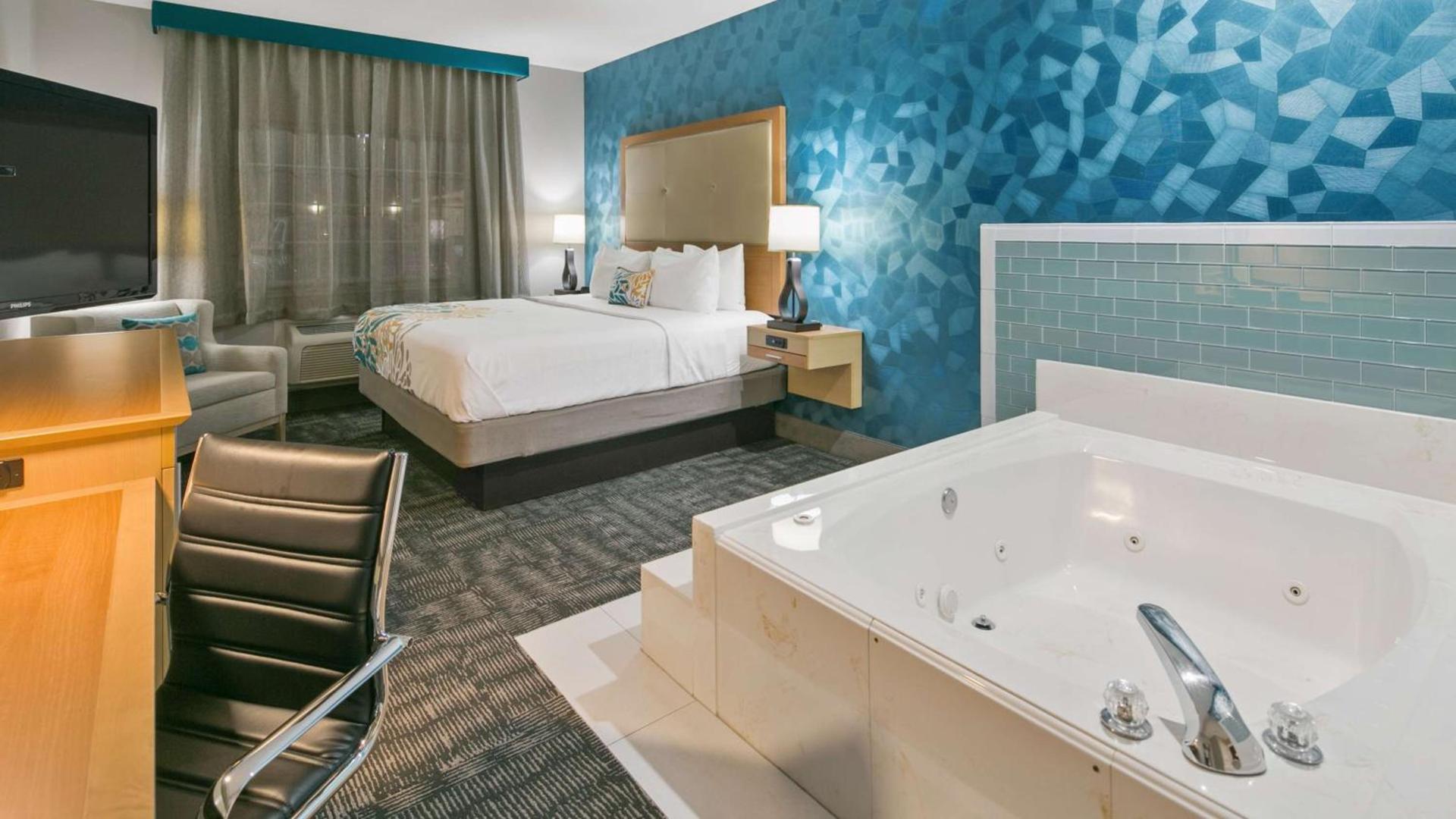 Best Western Plus Houston Atascocita Inn & Suites photo 4