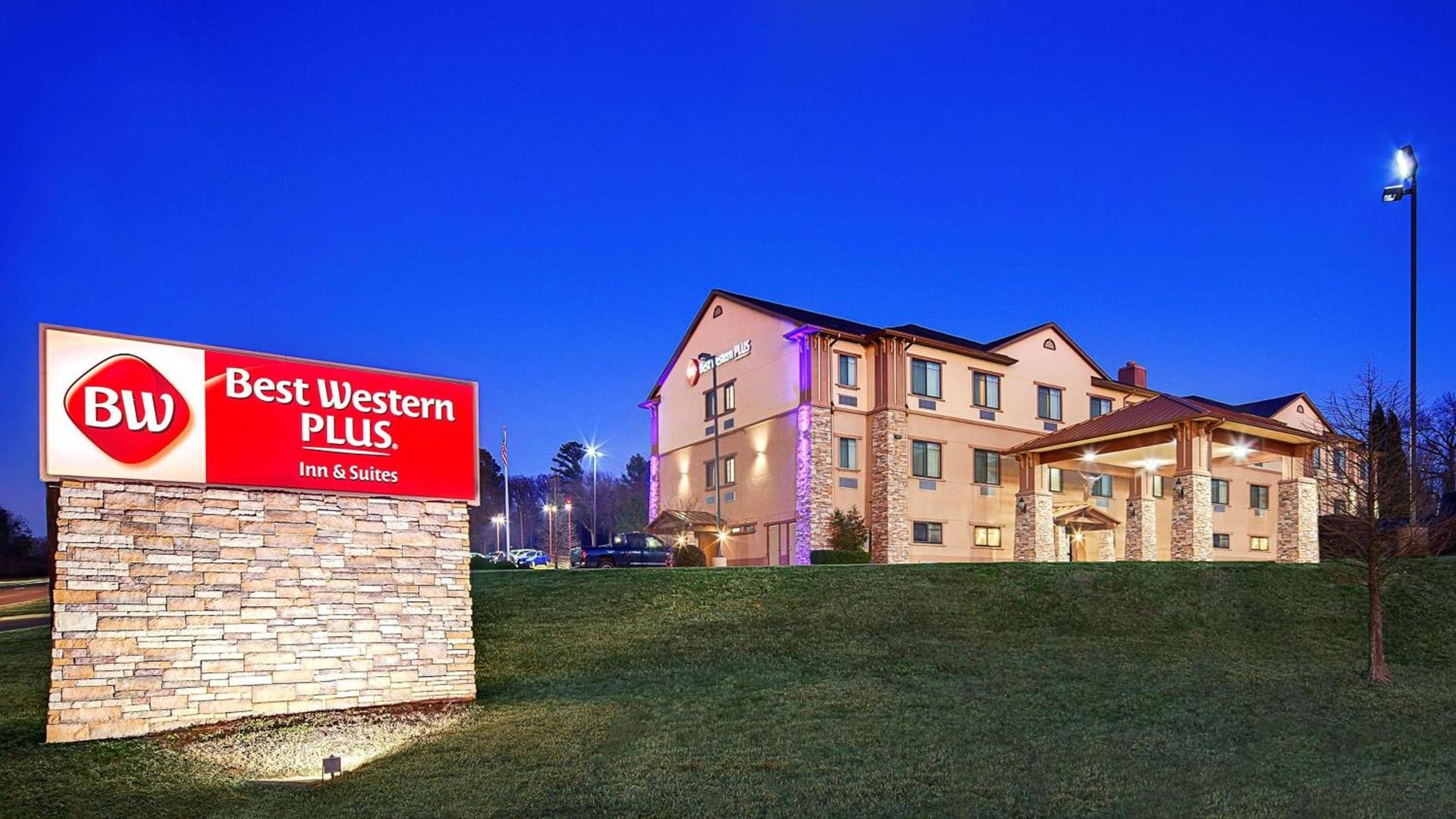 Best Western Plus Royal Mountain Inn & Suites — hotel in Athens