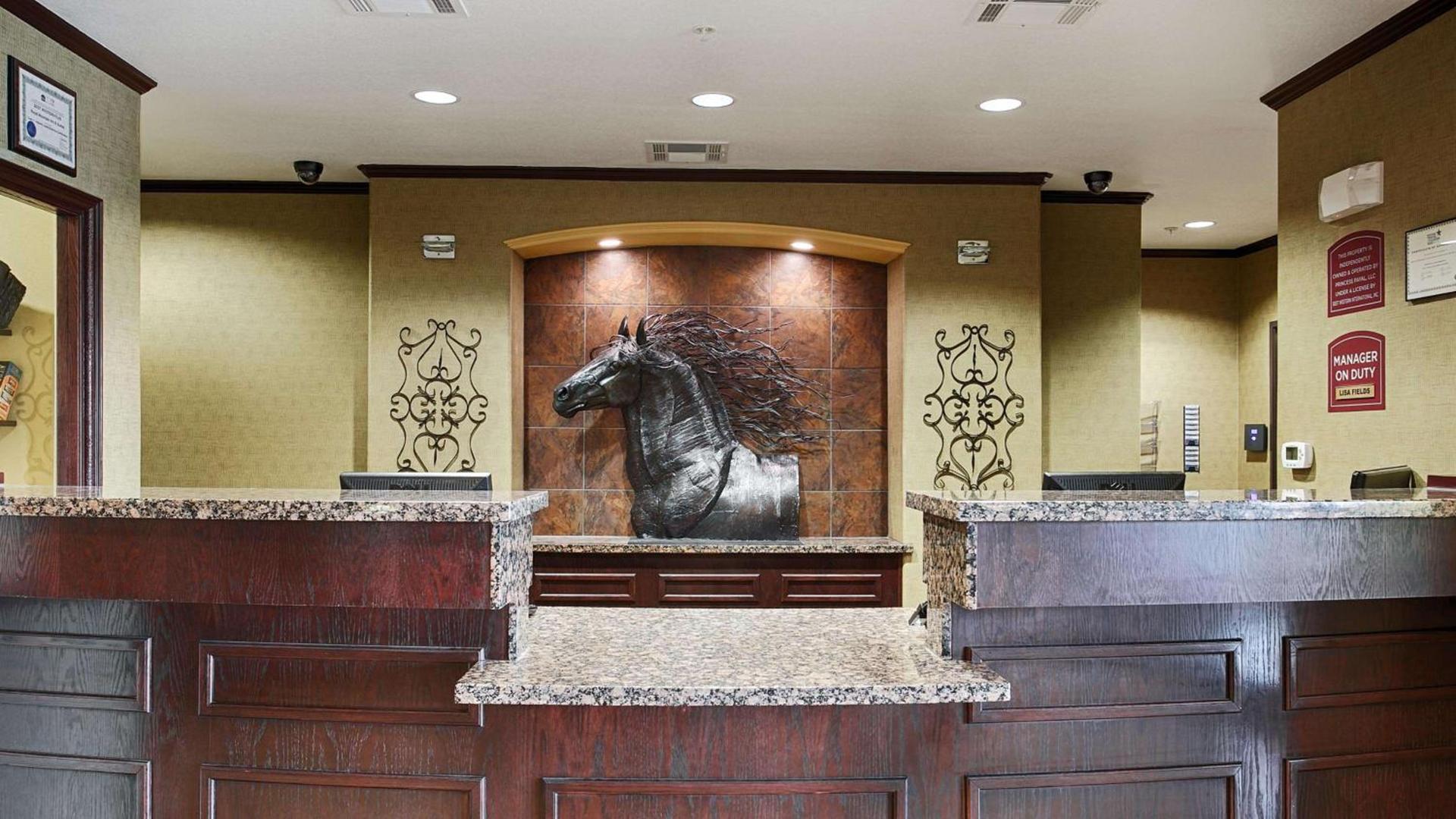 Best Western Plus Royal Mountain Inn & Suites photo 2