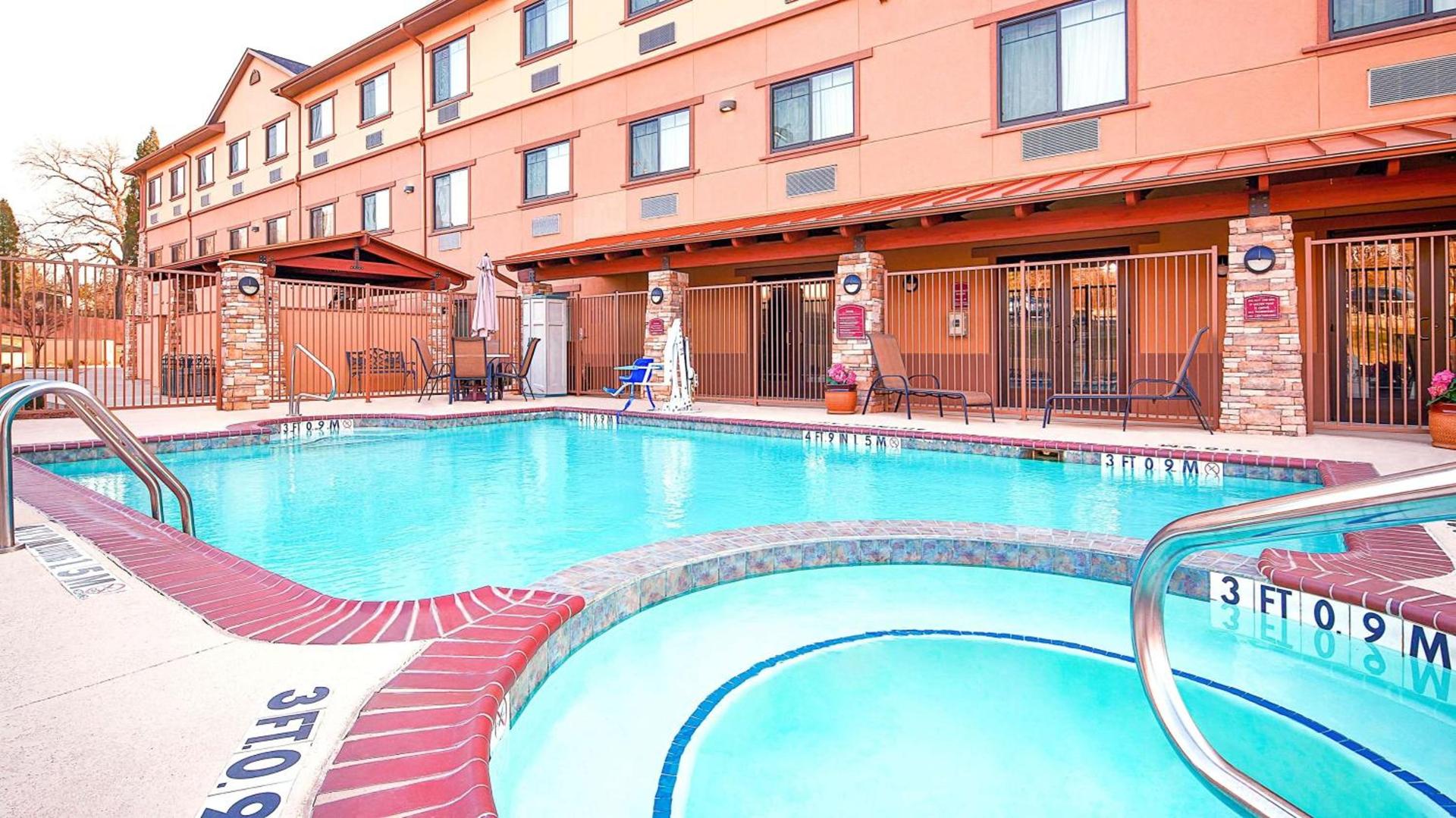Best Western Plus Royal Mountain Inn & Suites photo 11