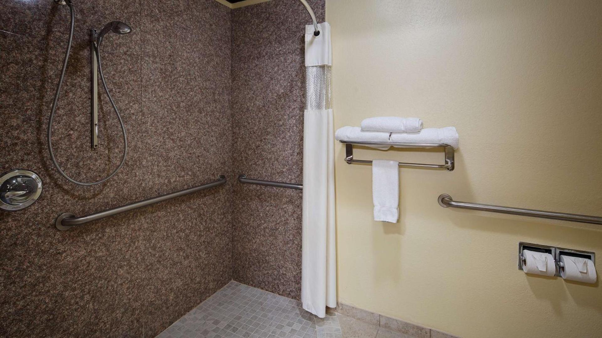 Best Western Plus Royal Mountain Inn & Suites photo 19