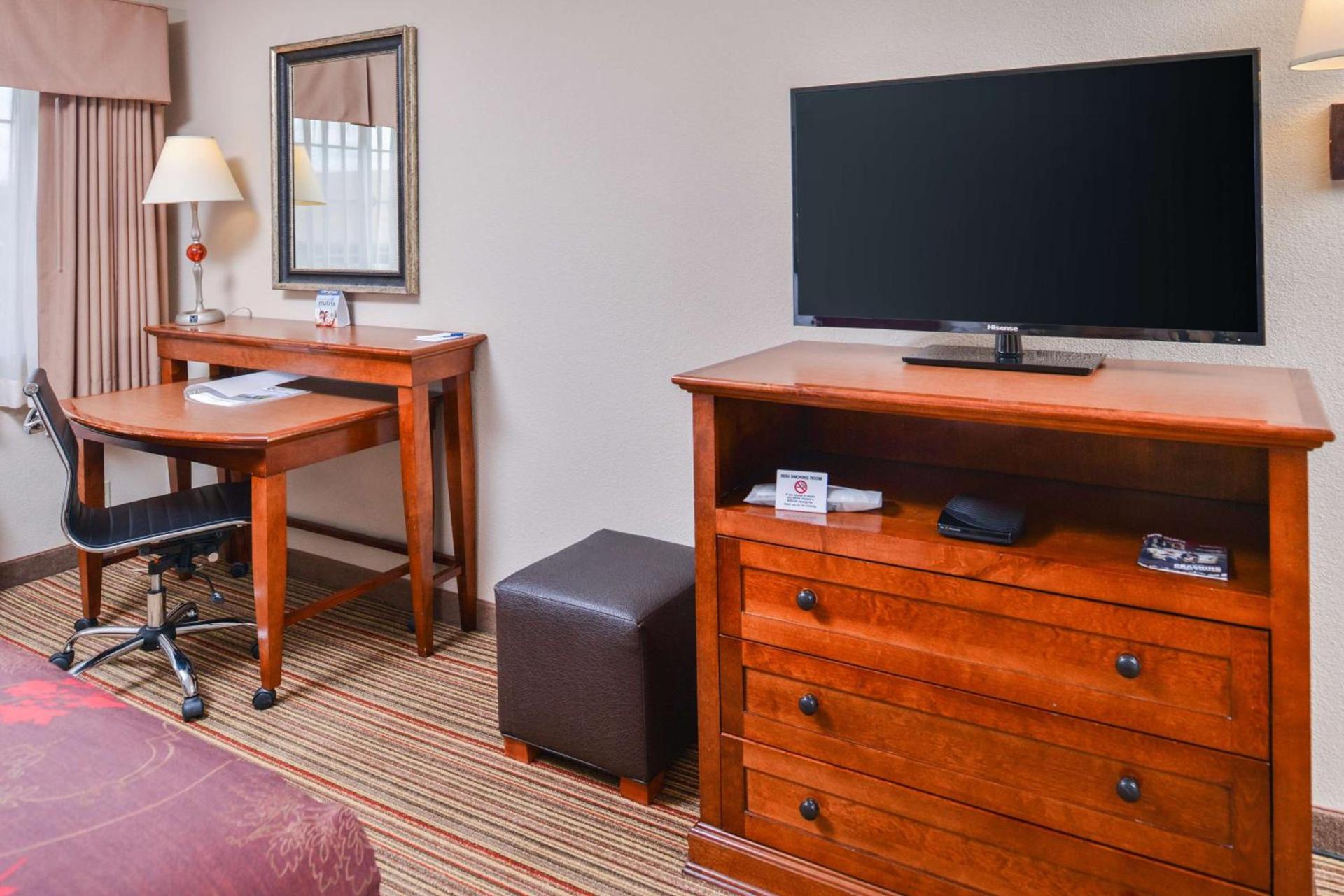 Best Western Plus Rama Inn photo 11