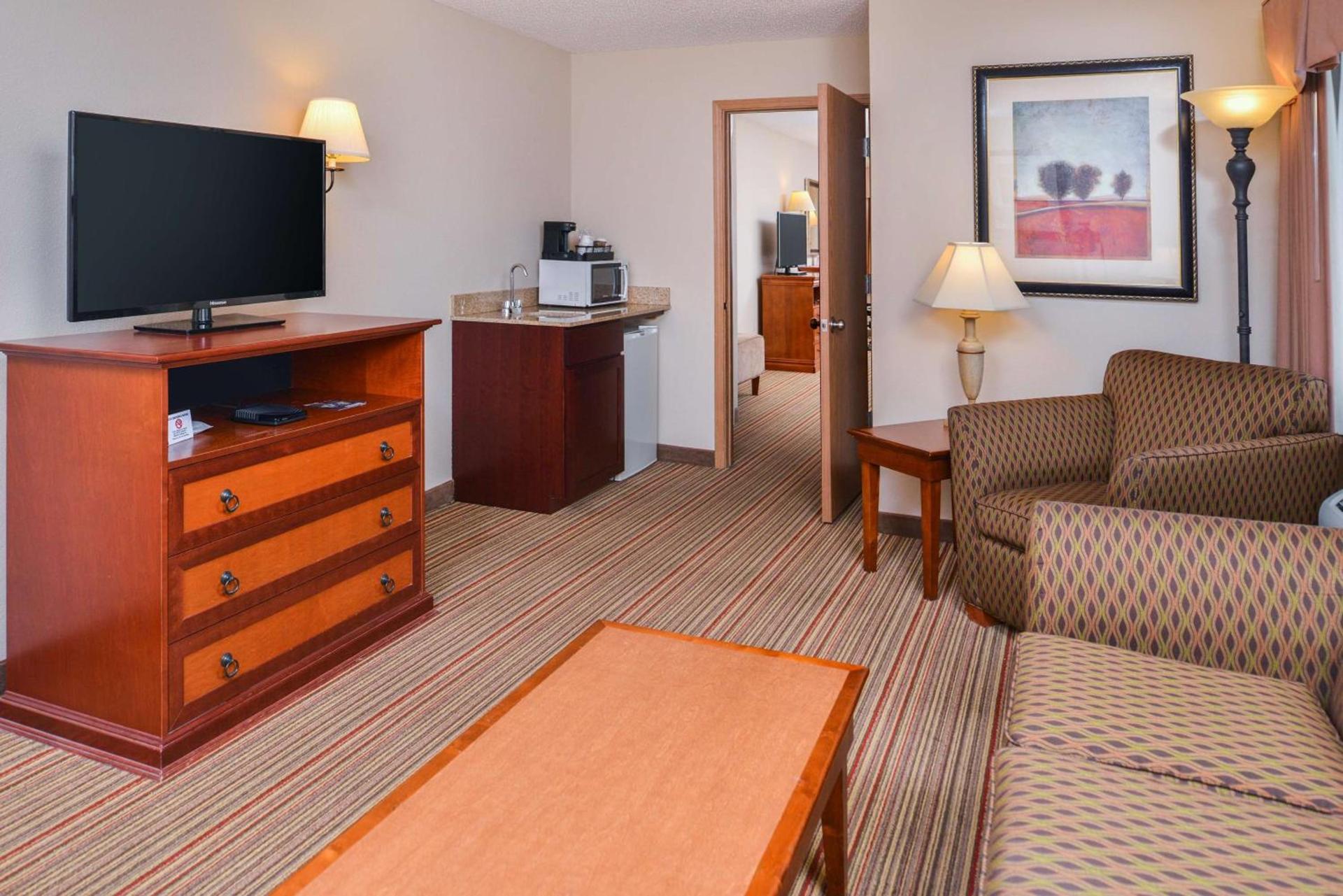 Best Western Plus Rama Inn photo 5