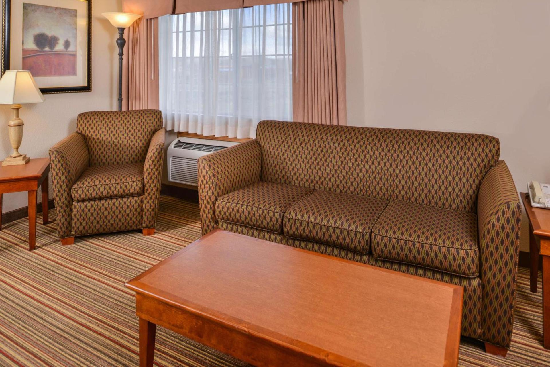 Best Western Plus Rama Inn photo 4