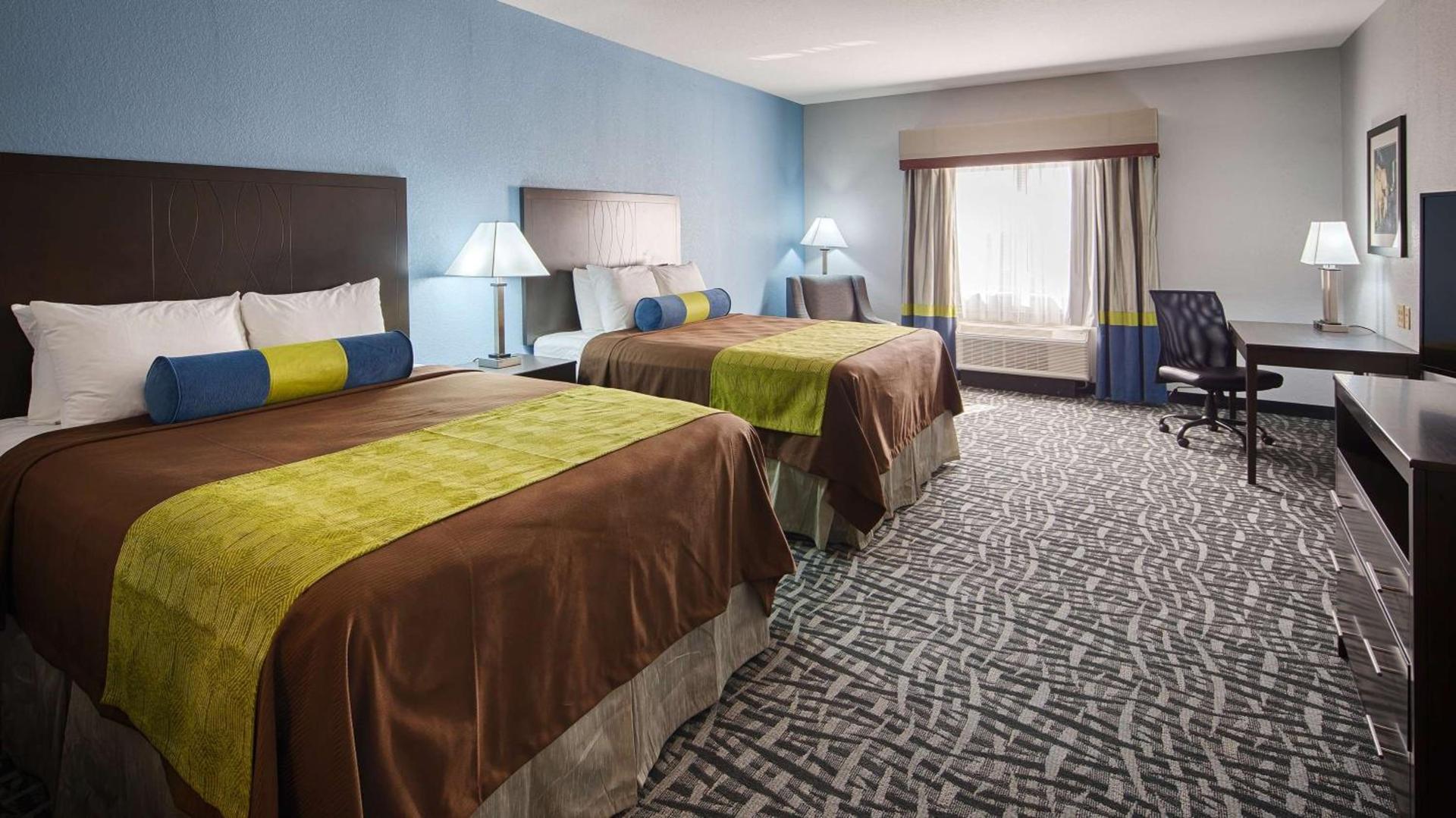 Best Western Plus Lonestar Inn & Suites photo 3
