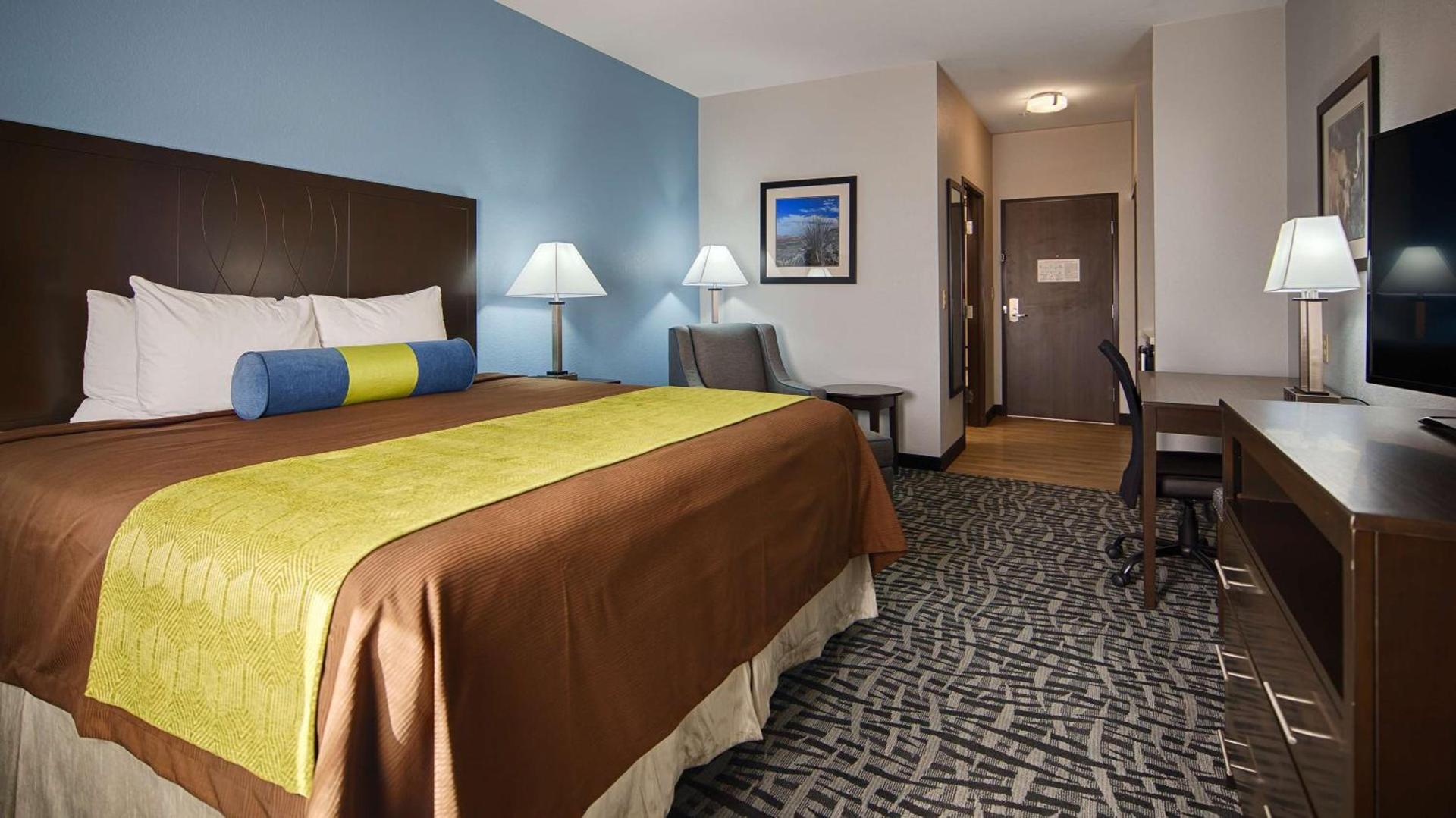 Best Western Plus Lonestar Inn & Suites photo 2