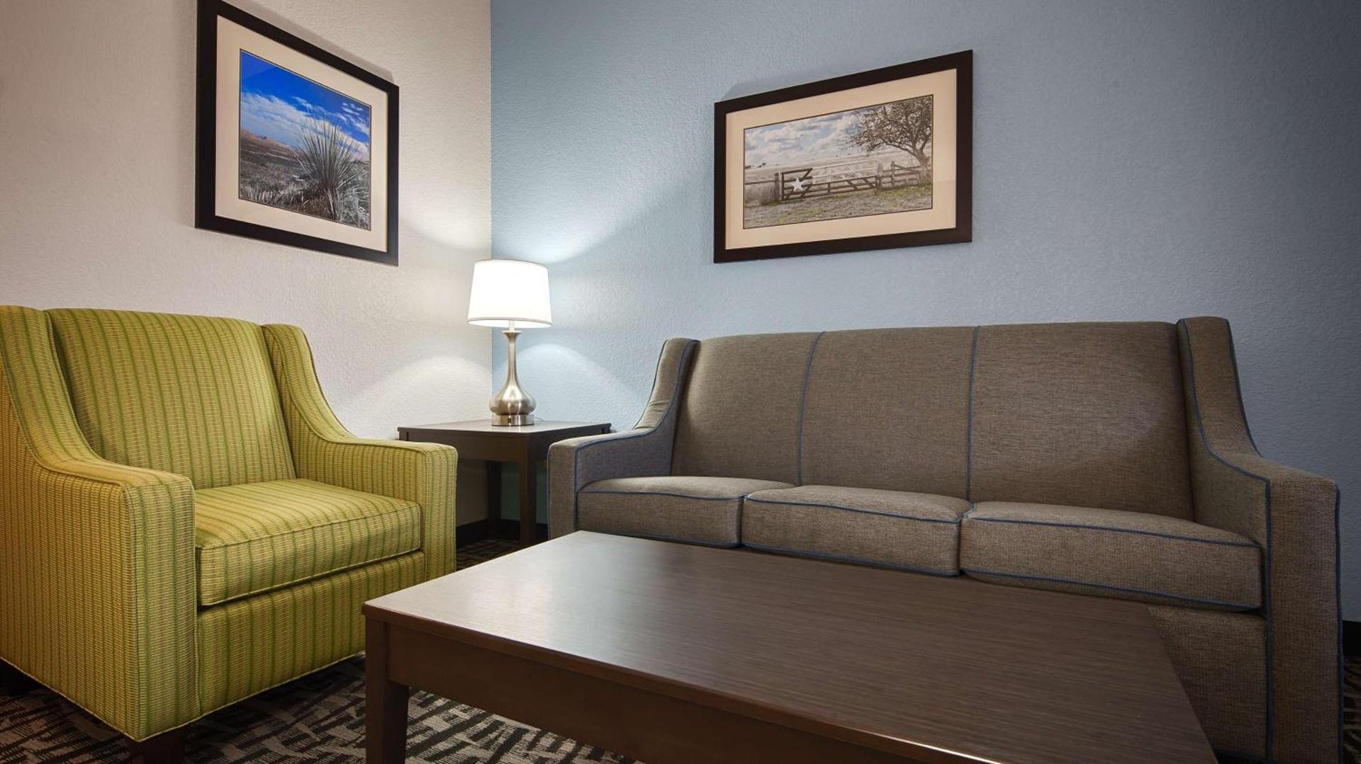 Best Western Plus Lonestar Inn & Suites photo 8