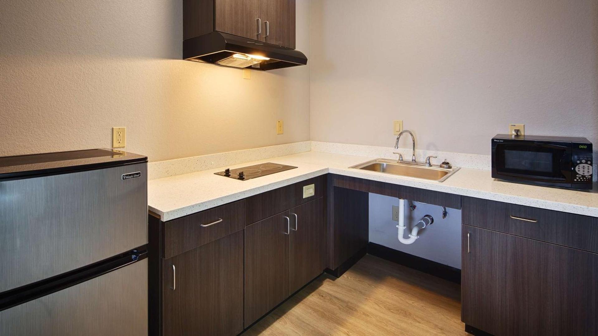 Best Western Plus Lonestar Inn & Suites photo 12