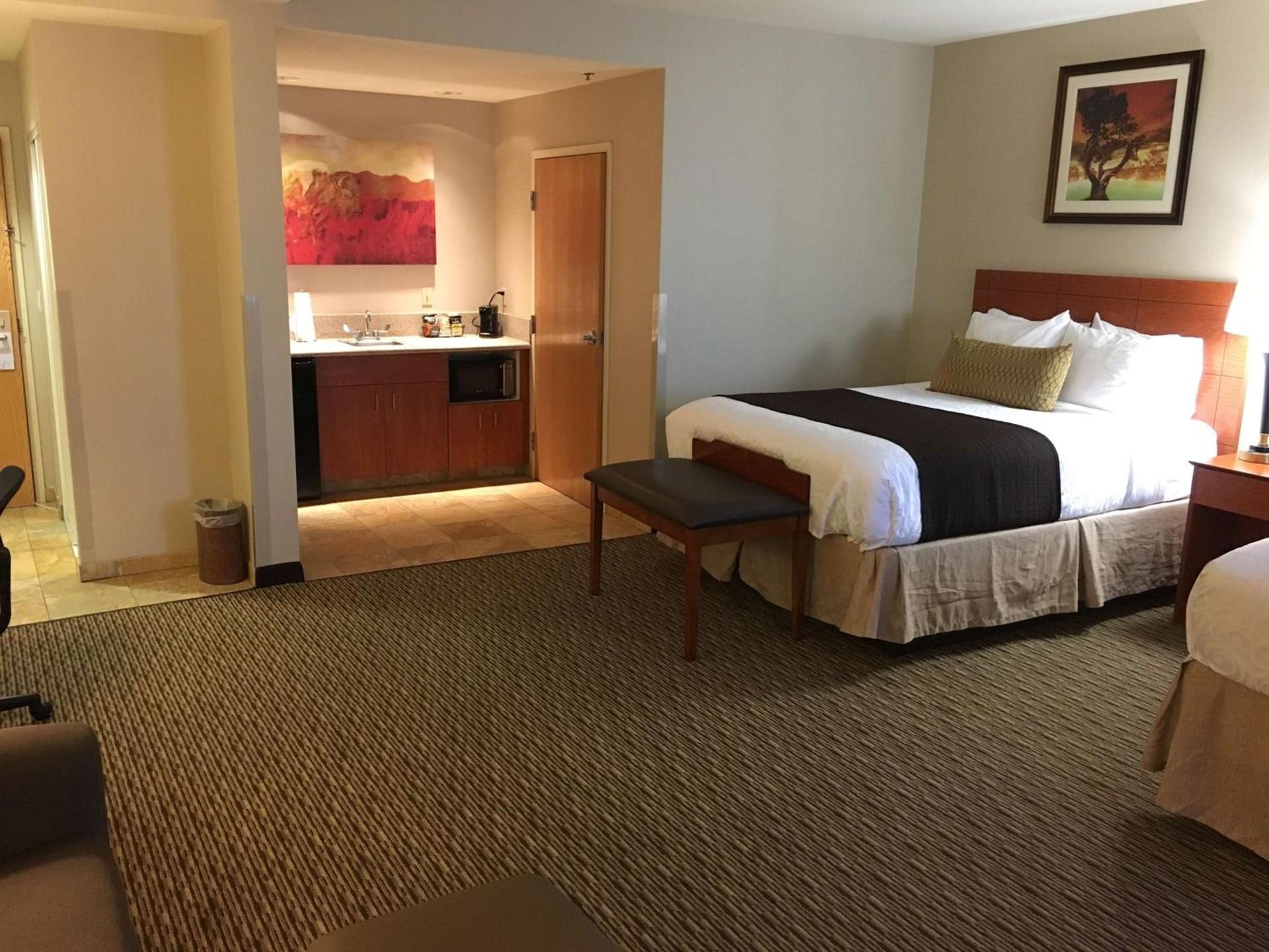 Best Western Plus Arrowhead Hotel photo 3