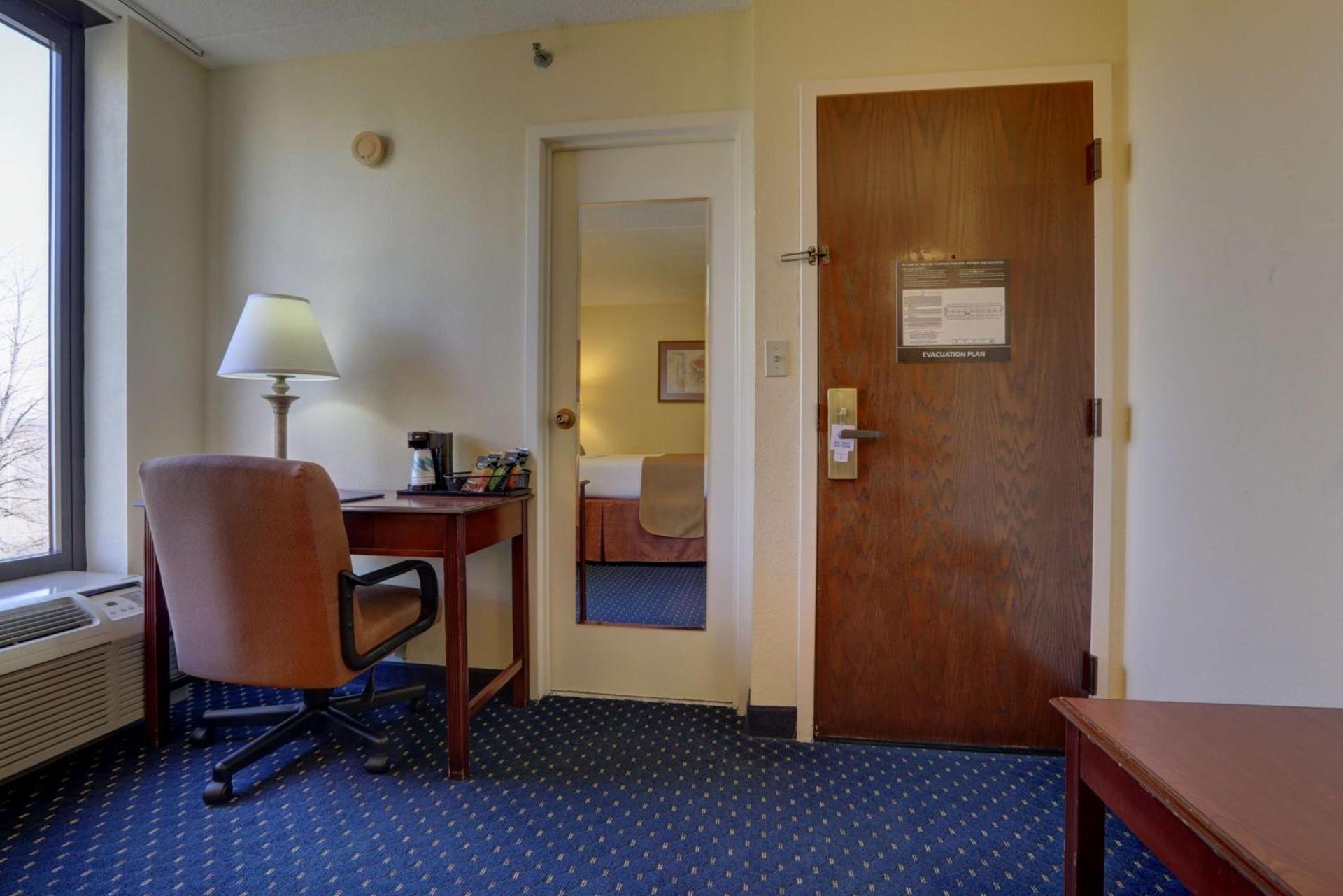 SureStay Plus Hotel by Best Western Chicago Lombard photo 15