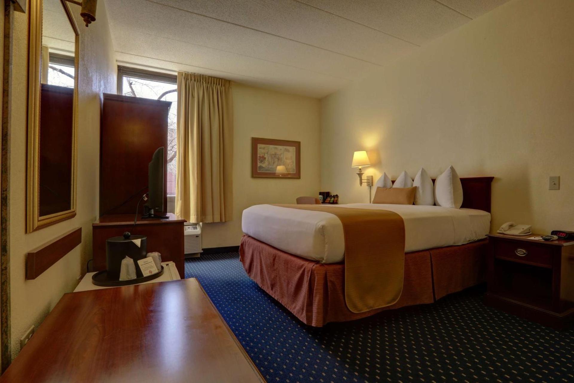 SureStay Plus Hotel by Best Western Chicago Lombard photo 18