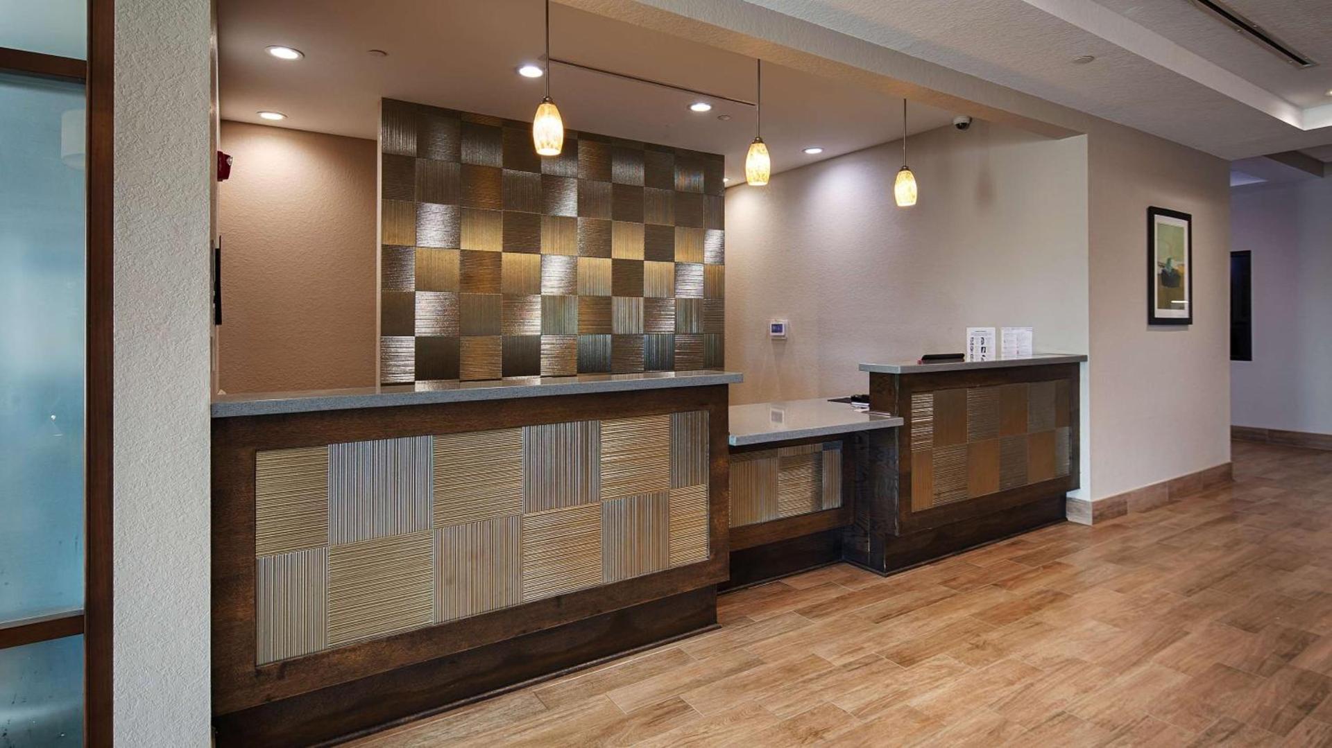 Best Western Plus College Station Inn & Suites photo 10