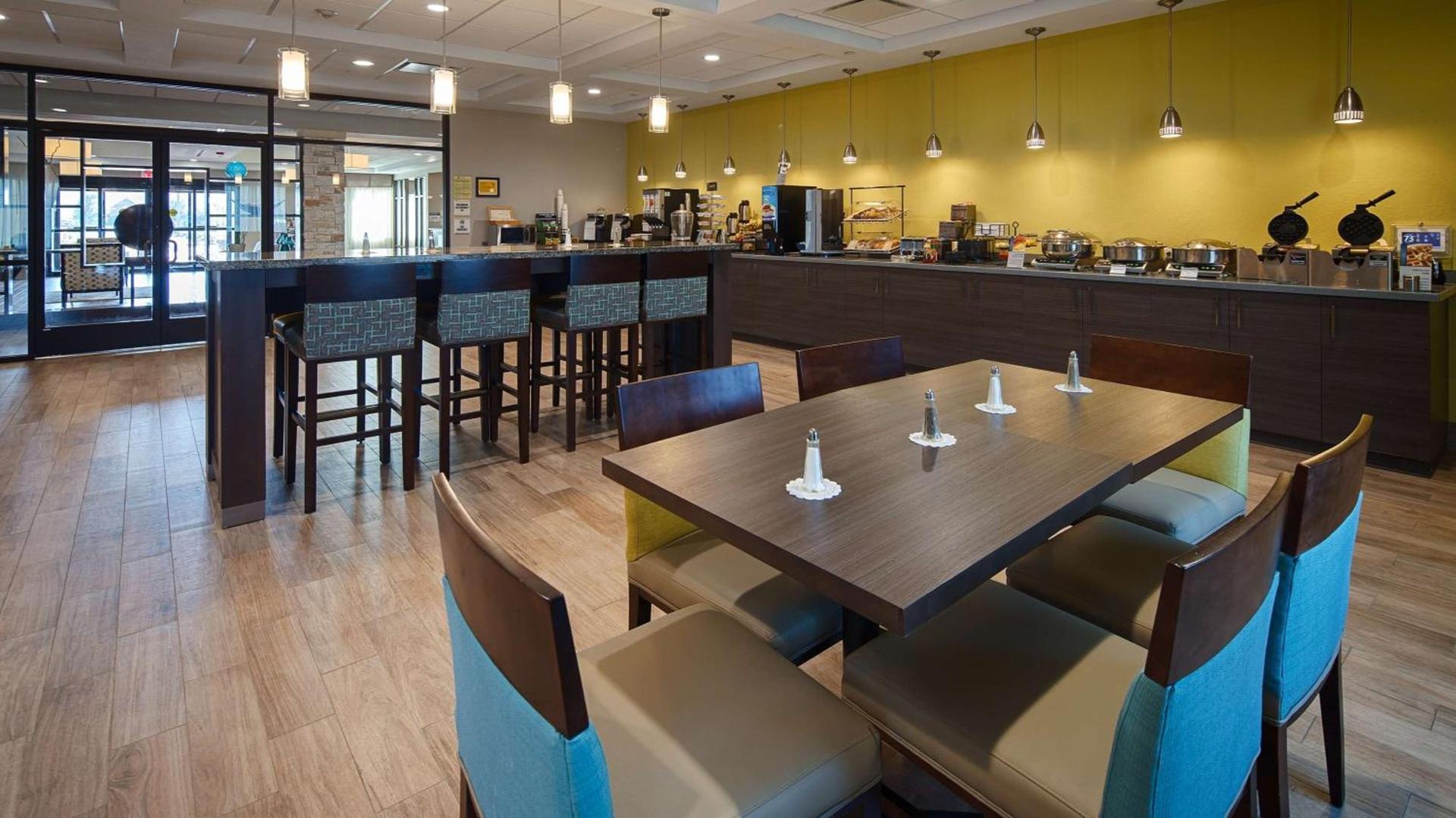 Best Western Plus College Station Inn & Suites photo 4